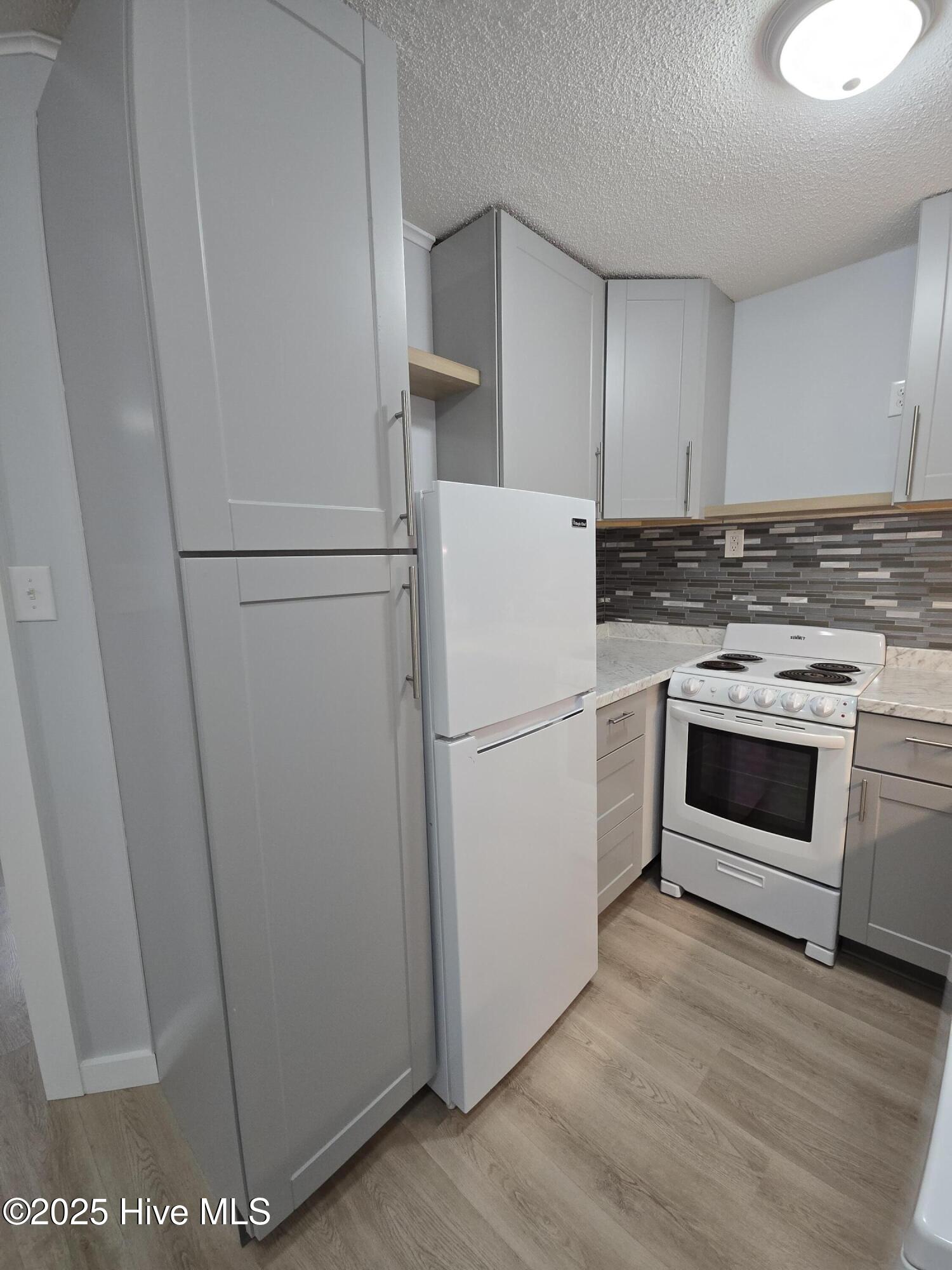 1330 N Howe Street 4 Property Photo 4