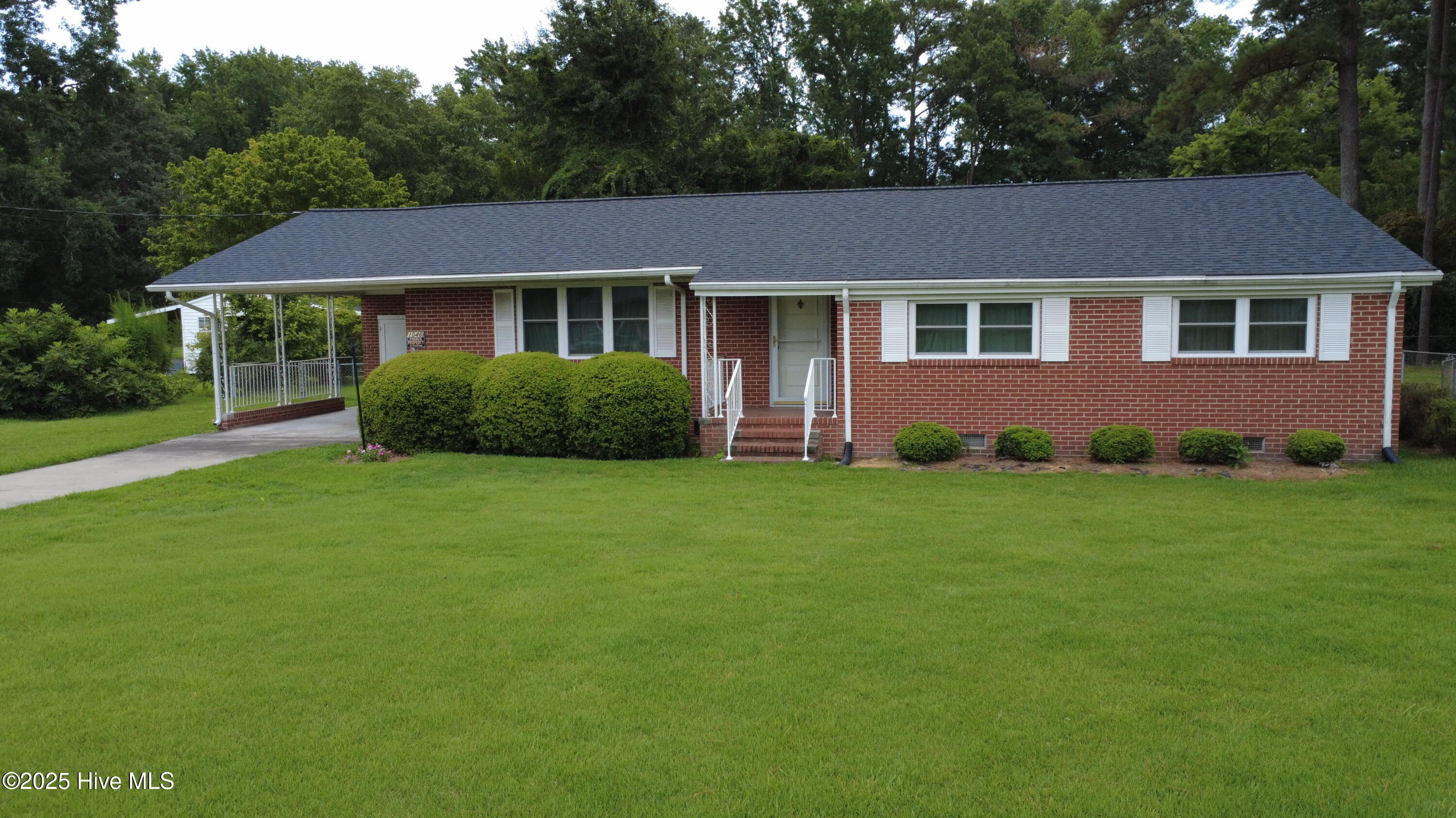 1046 Saint Andrews Street Property Photo 1