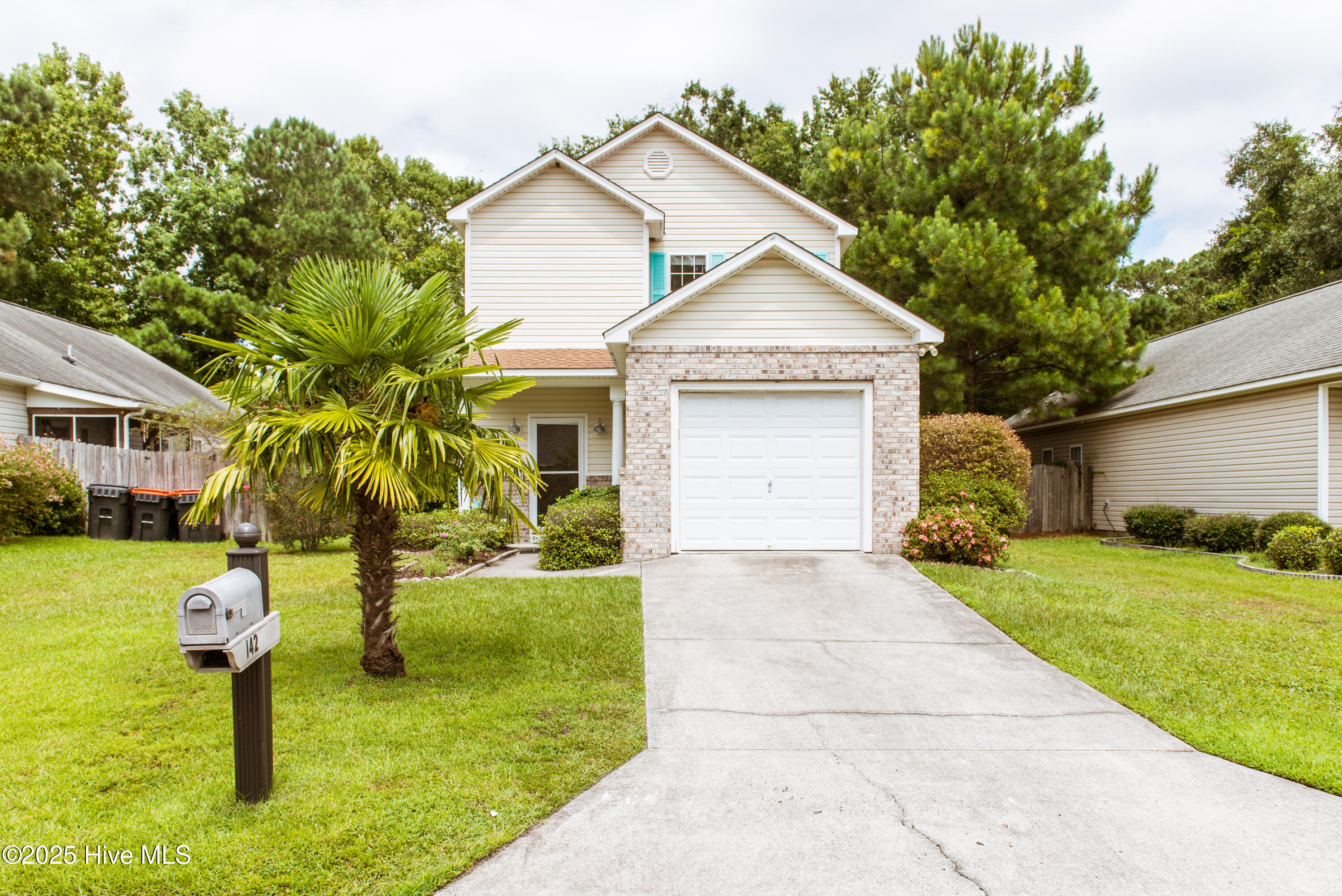 142 Raye Drive Property Photo 1