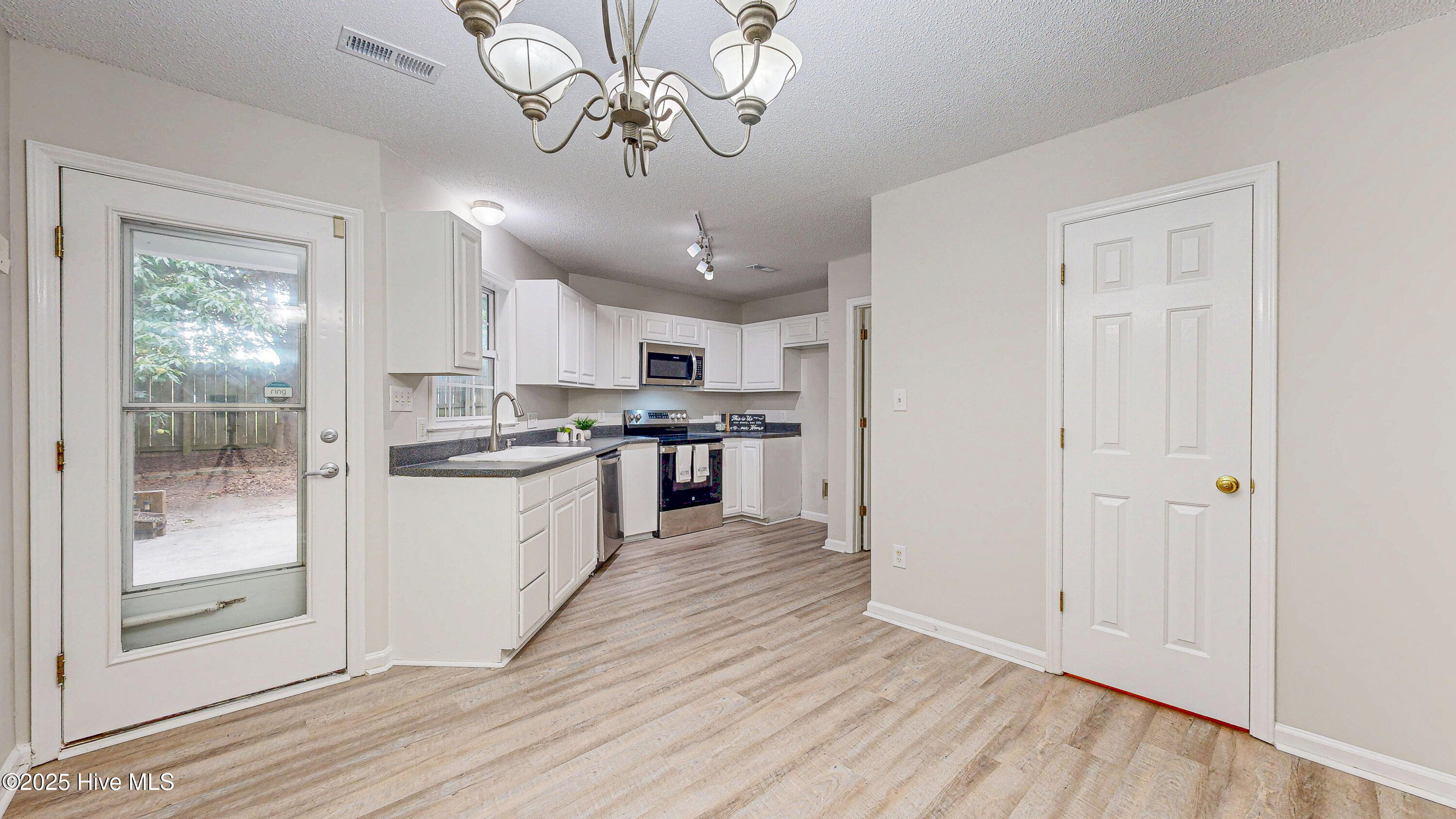 2501 Bluff View Court A Property Photo 19