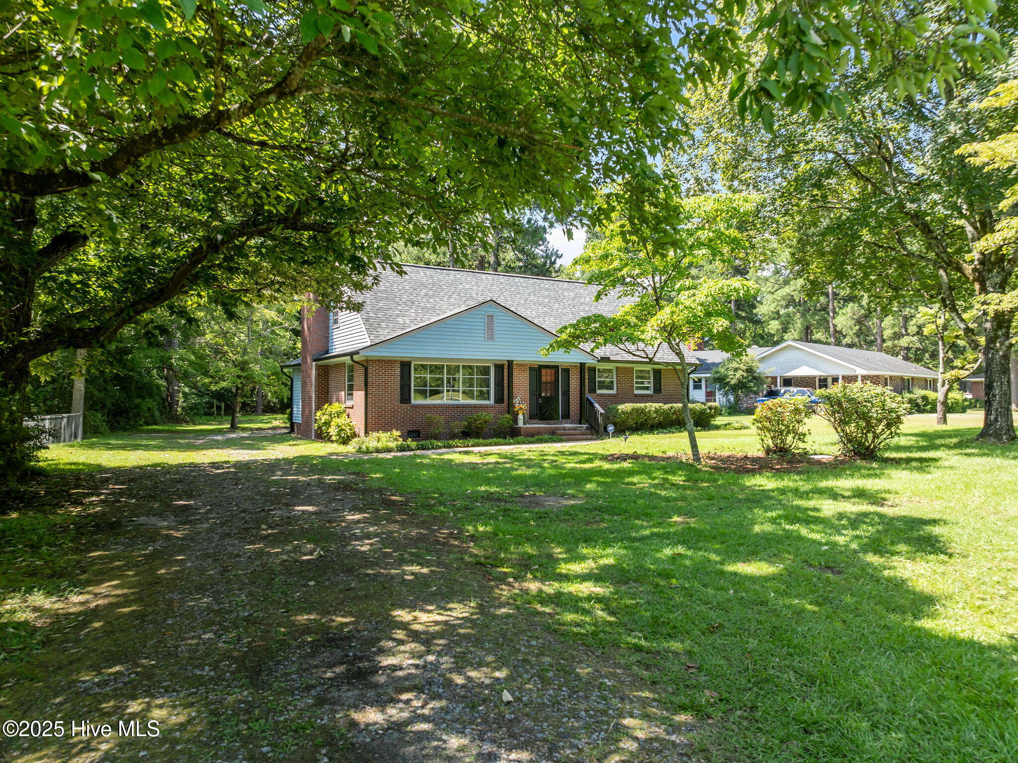 13520 Oakwood Drive
