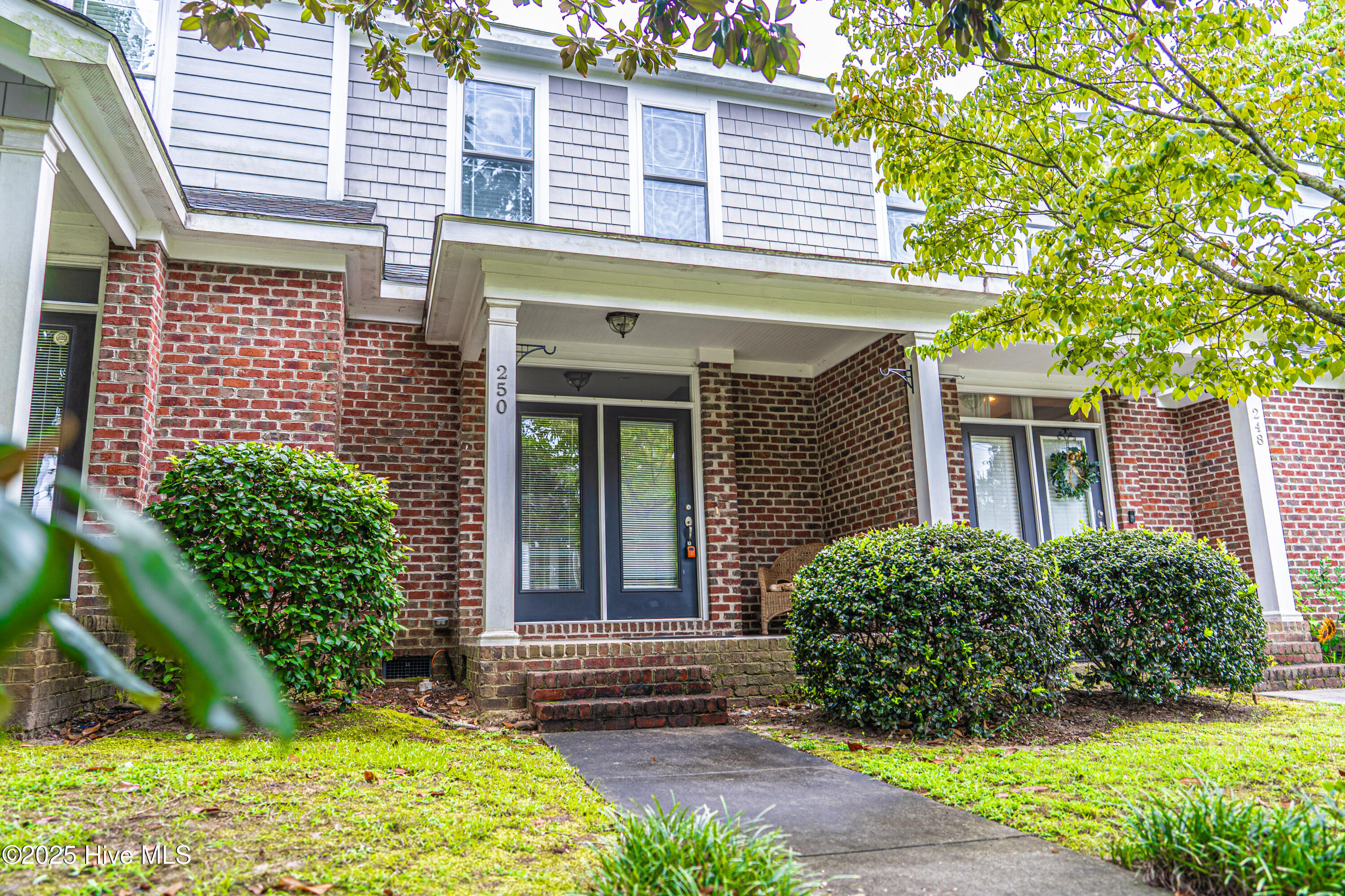 250 E Delaware Avenue Property Photo 1