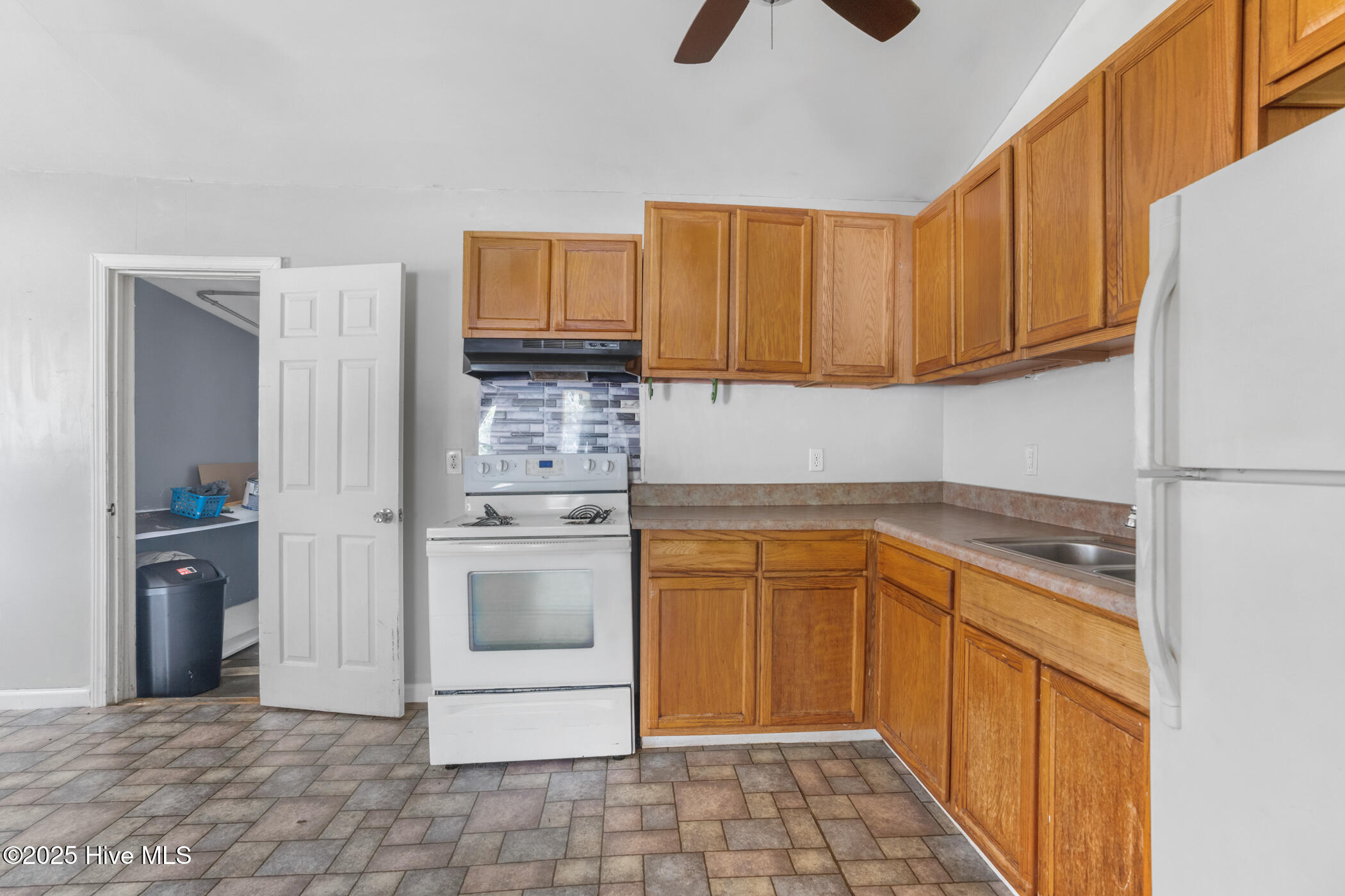 168 Morrow Street Property Photo 12