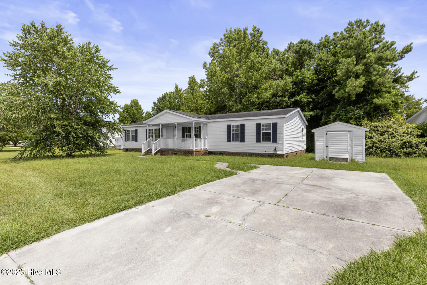 323 Macdonald Boulevard Property Photo 1