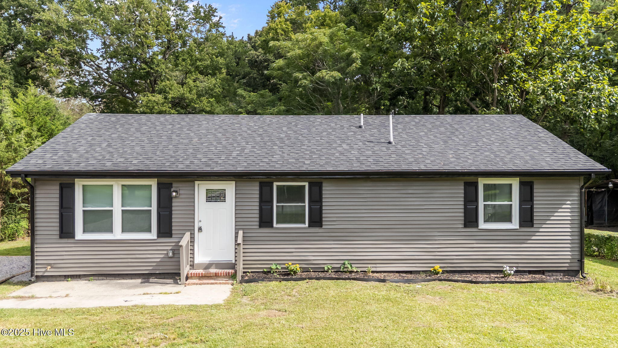 816 Lincoln Drive Property Photo 1