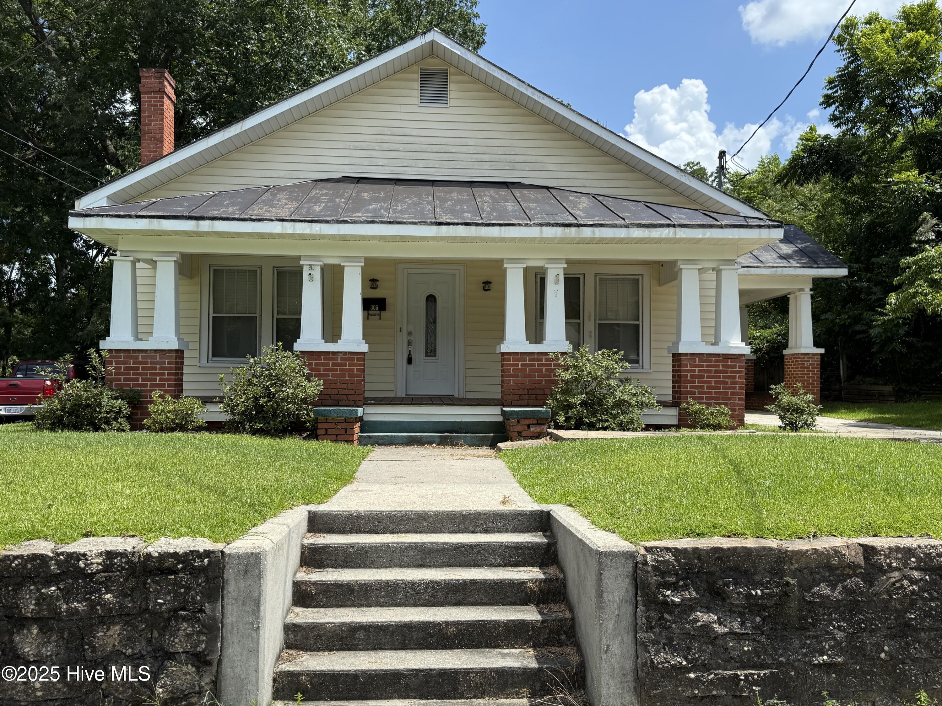 306 E Johnson Street Property Photo 1