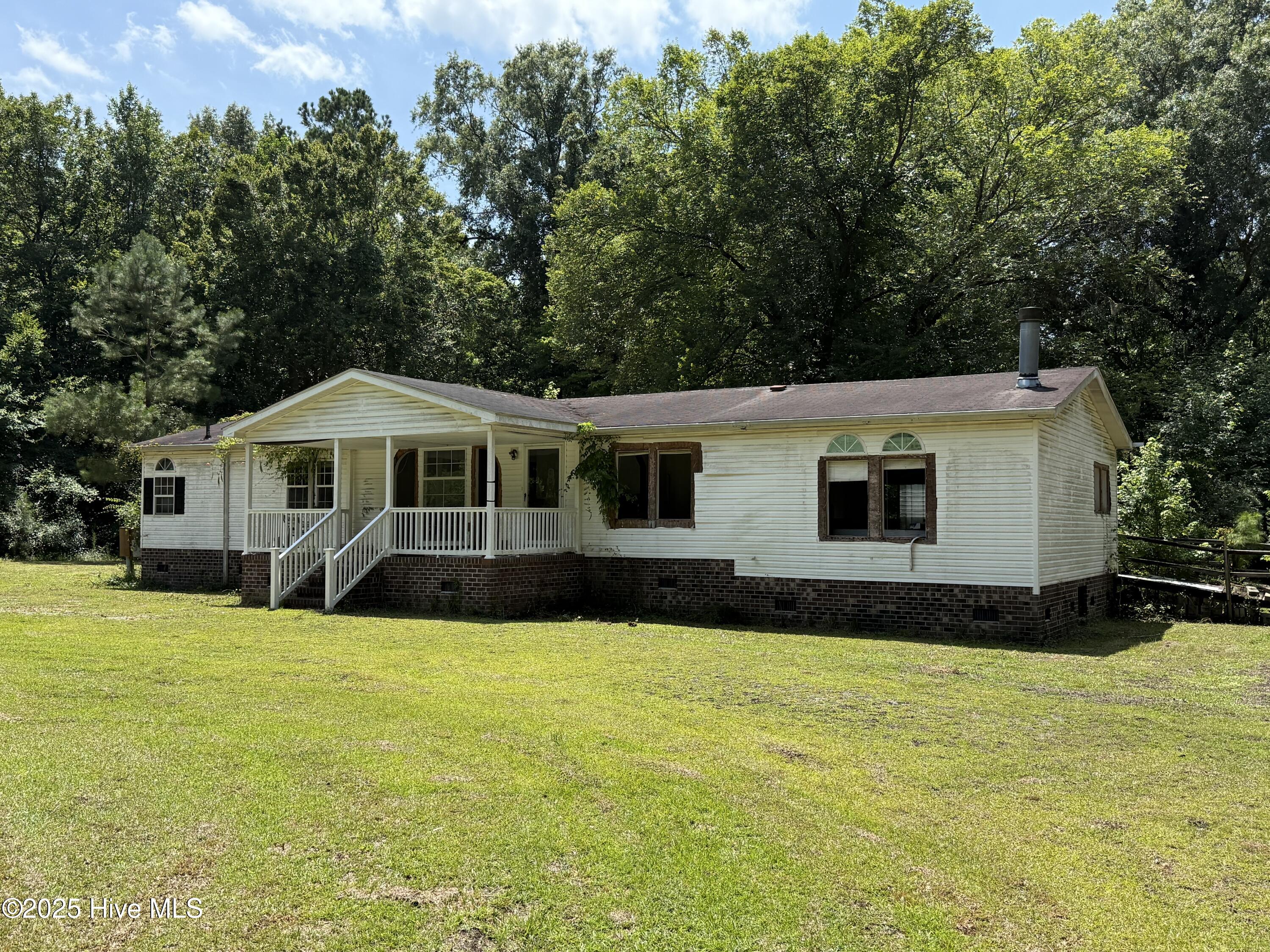 250 Tree Lane Property Photo 3
