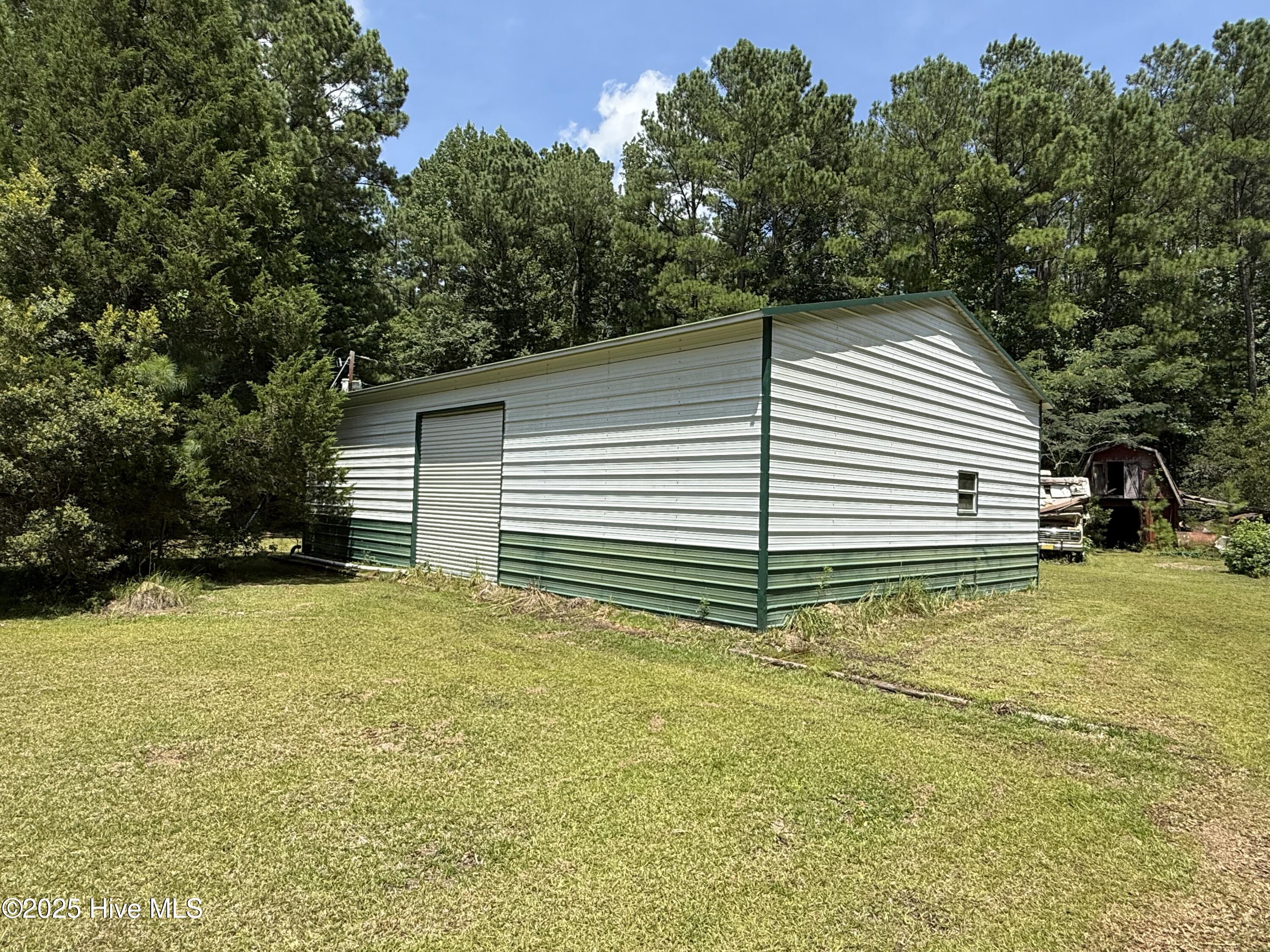 250 Tree Lane Property Photo 7