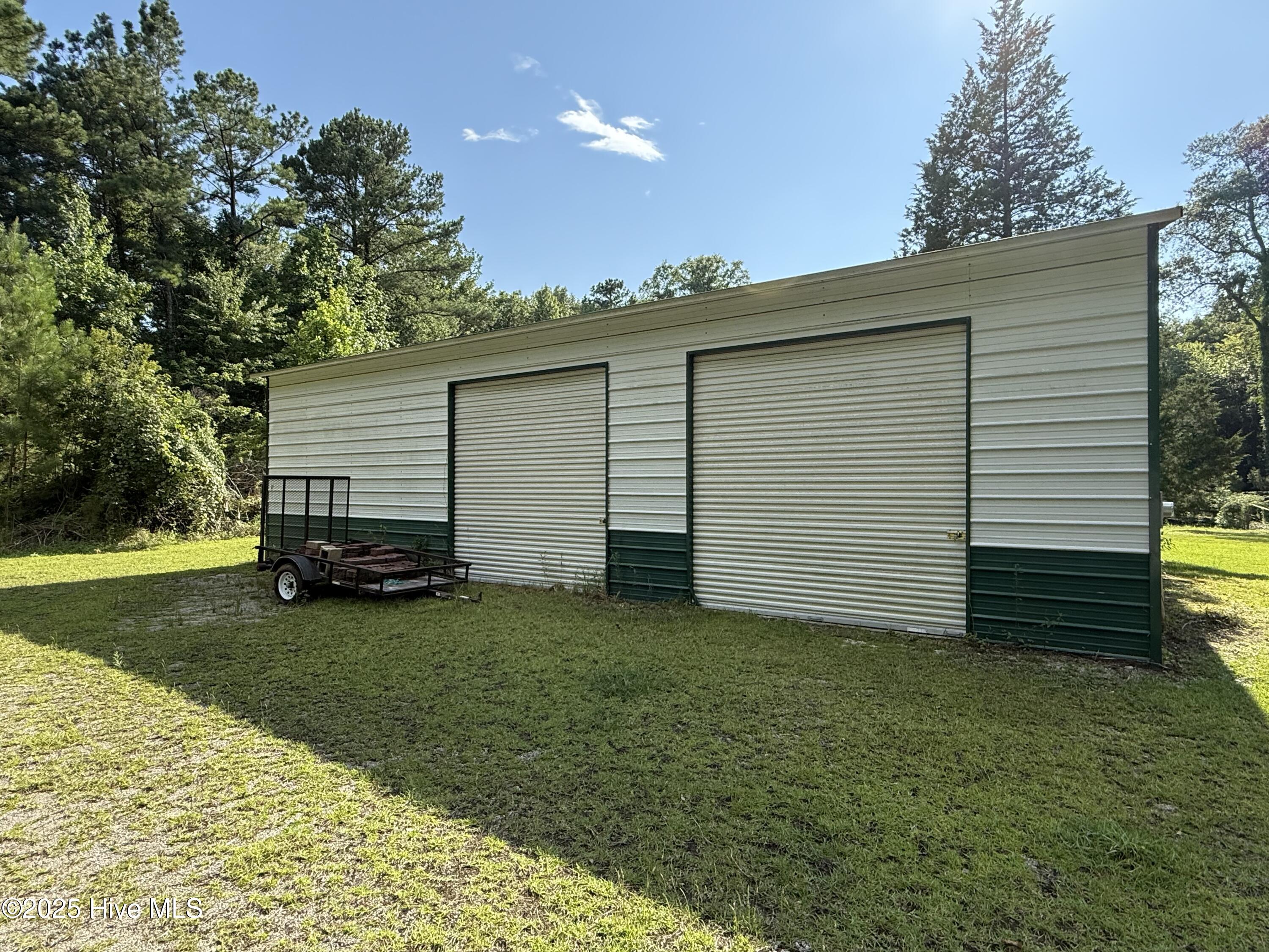 250 Tree Lane Property Photo 8