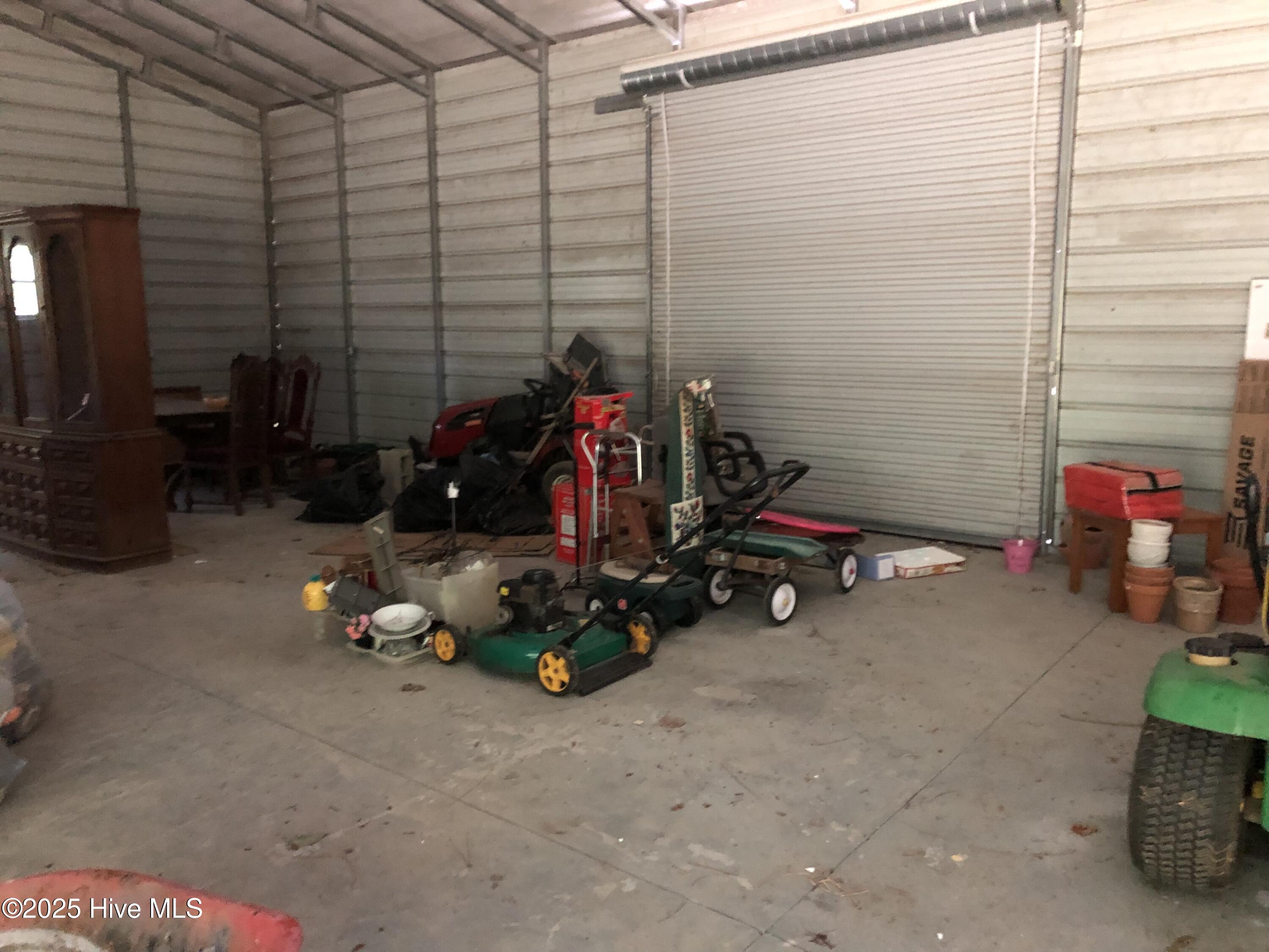 250 Tree Lane Property Photo 18