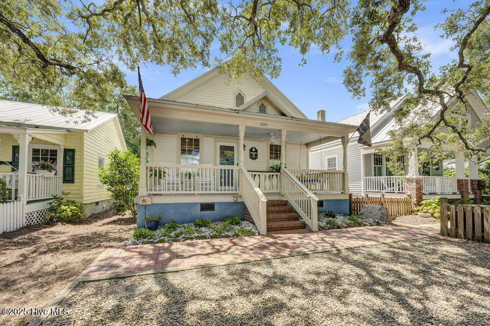 209 N Lord Street Property Photo 1