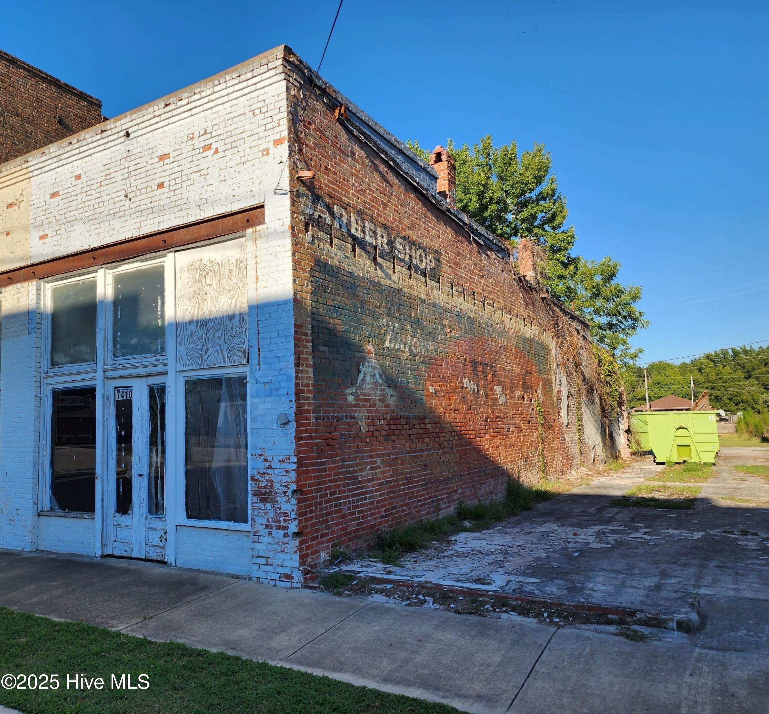 7412 Main Street Property Photo 1