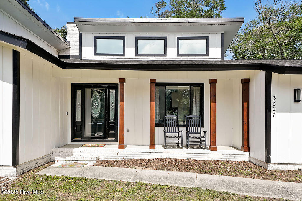 3307 E Oak Island Drive Property Photo 4