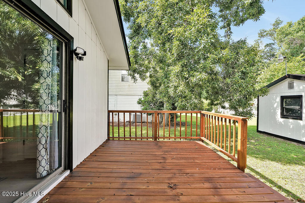 3307 E Oak Island Drive Property Photo 40