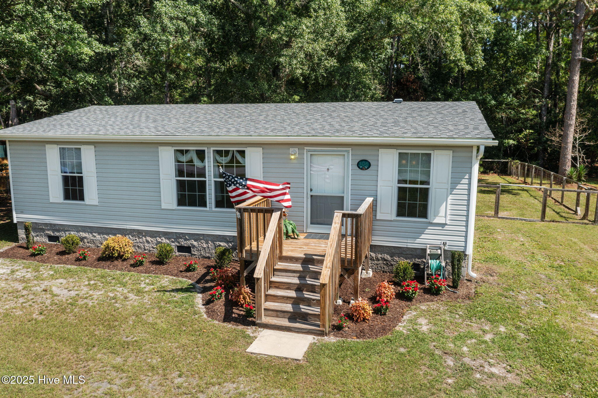 306 Rattan Street Property Photo 1