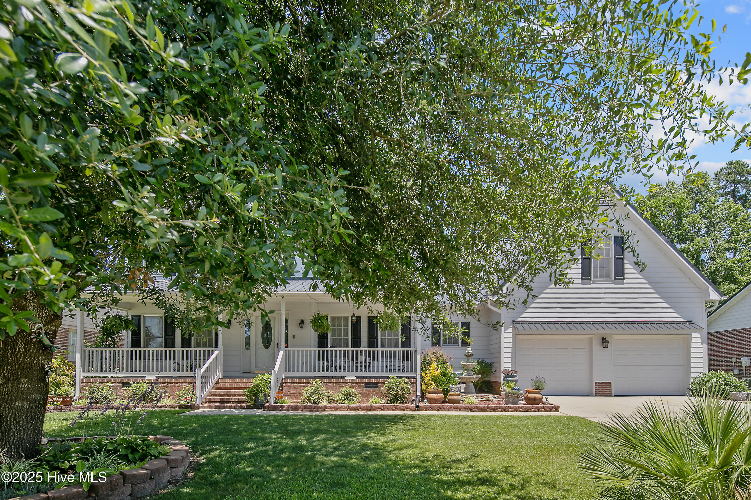 6528 Foxberry Road Property Photo 1