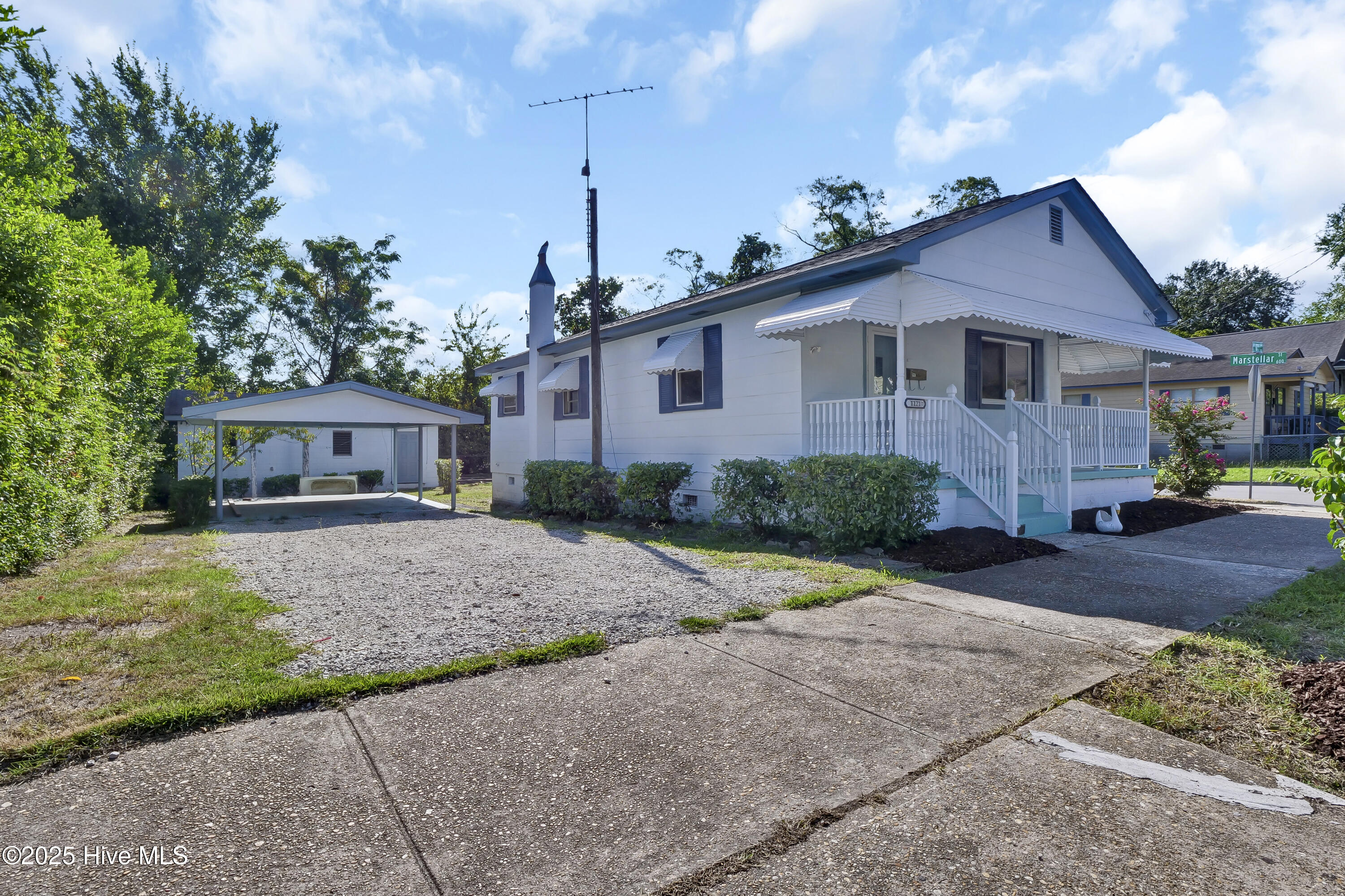 1121 S 6th Street Property Photo 1