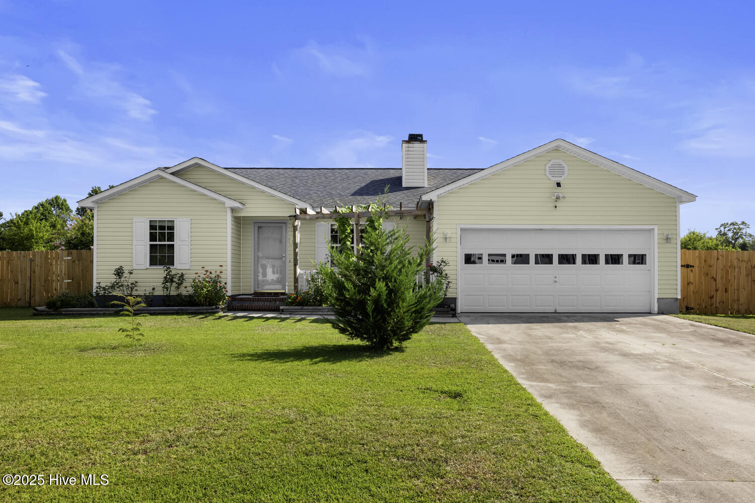 105 Lois Court Property Photo 1