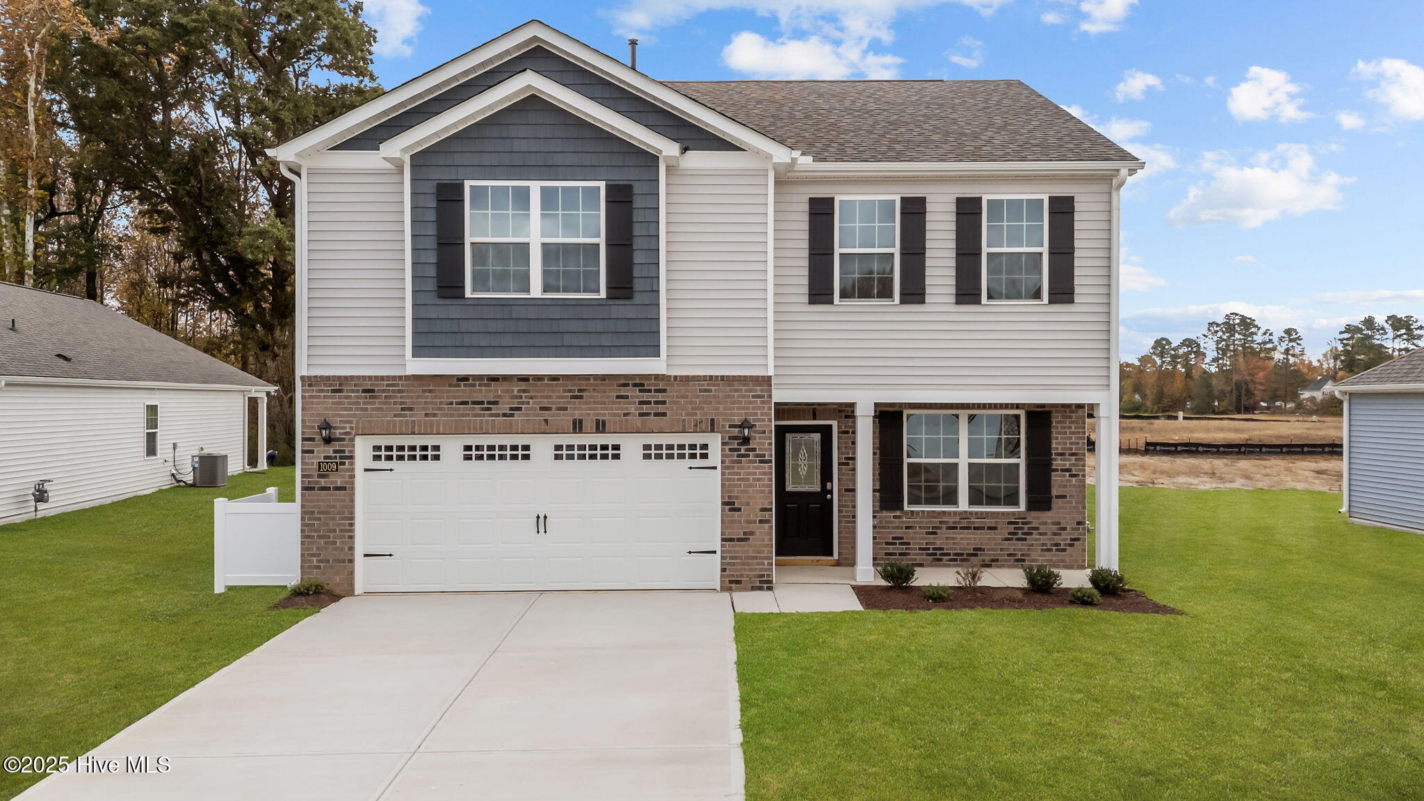 1009 Middlecrest Drive Property Photo 1