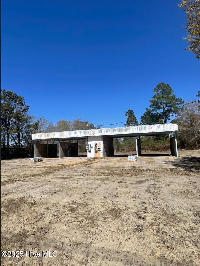 307 E Strawberry Boulevard Property Photo 1