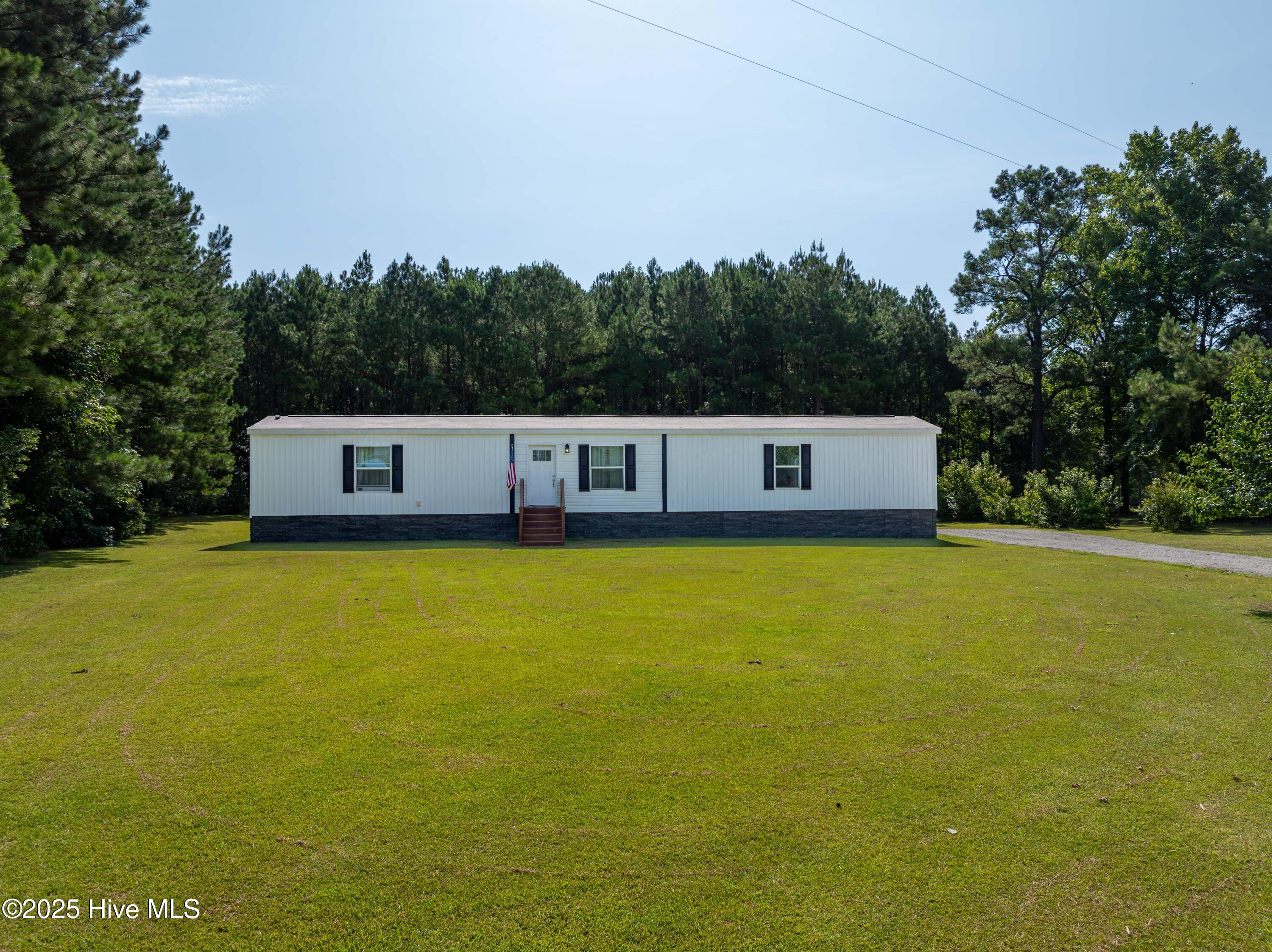 9183 Nc 53 Property Photo 1
