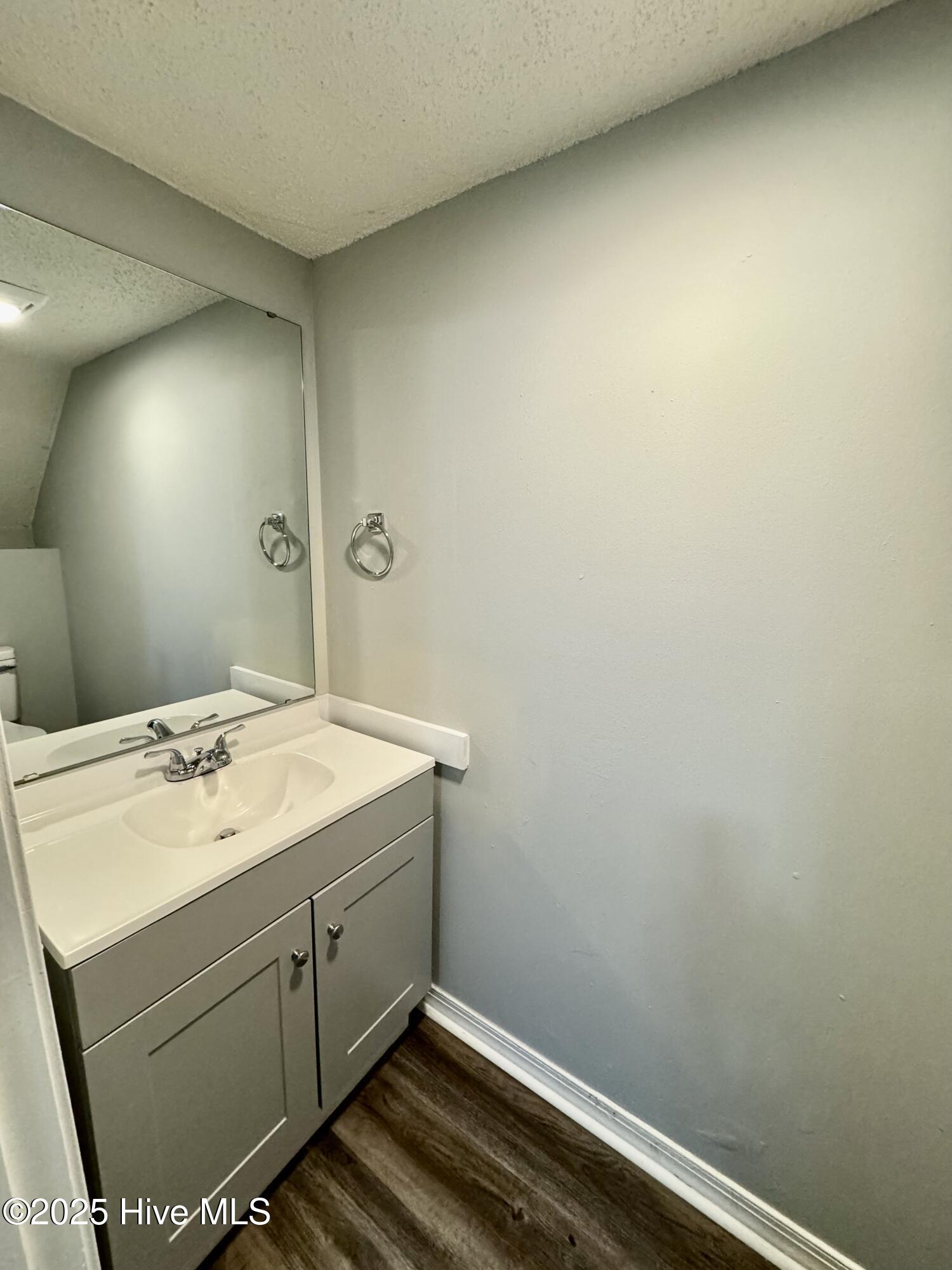 1904 E 3rd Street A&b Property Photo 6