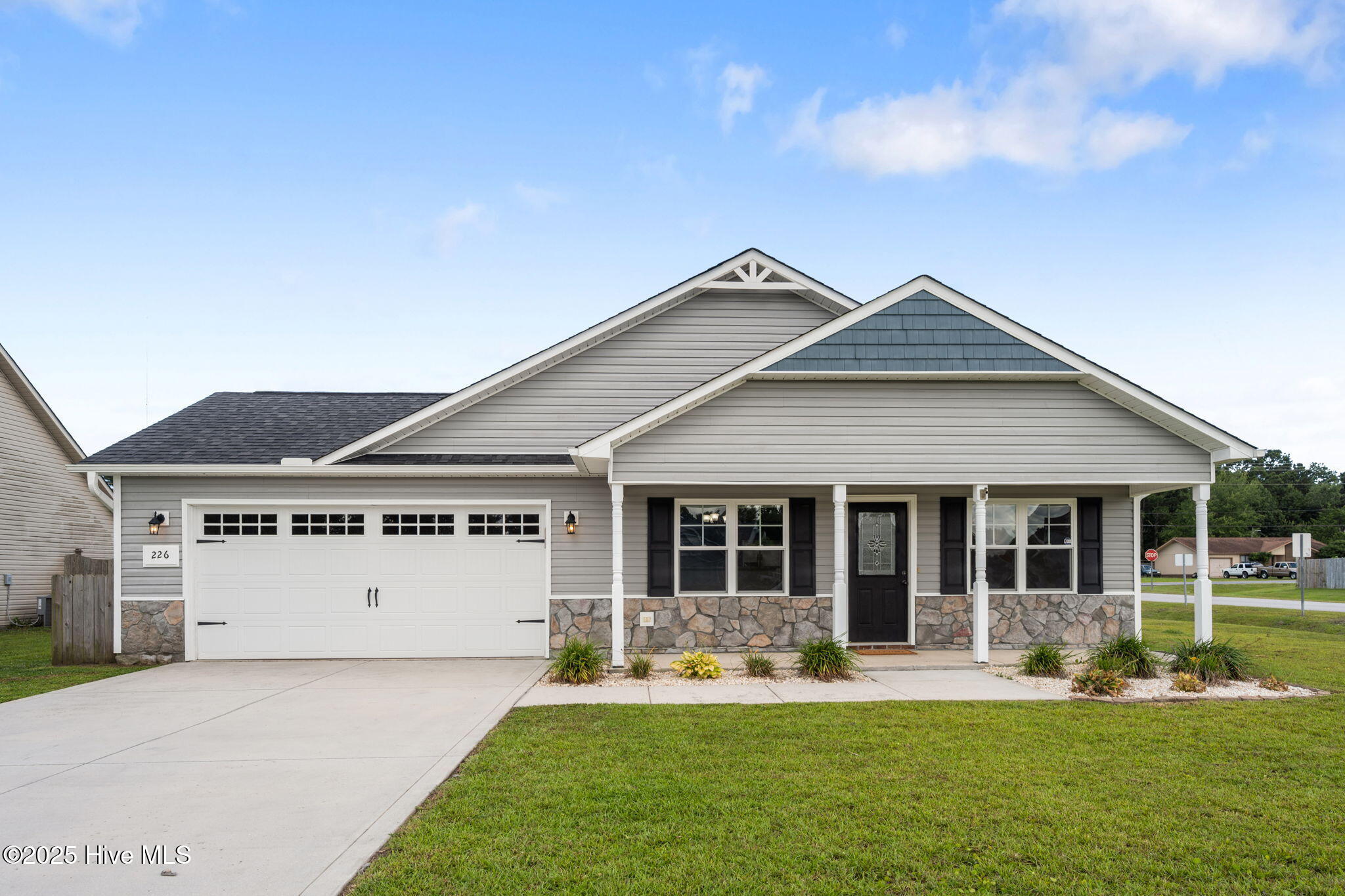 226 Breakwater Drive Property Photo 1