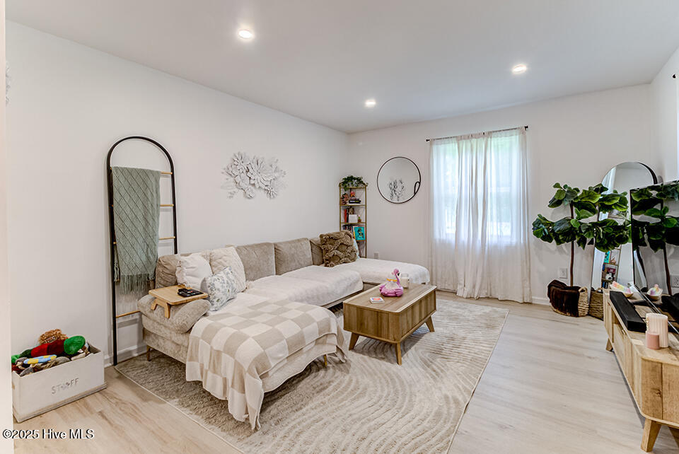 106 Yulan Drive Property Photo 4