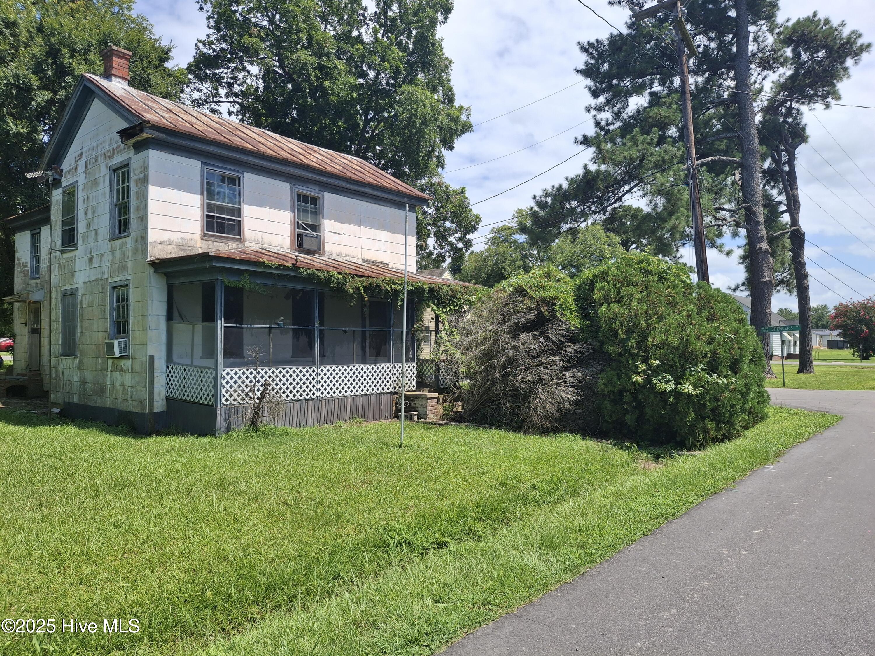 402 Spencers Avenue Property Photo 1