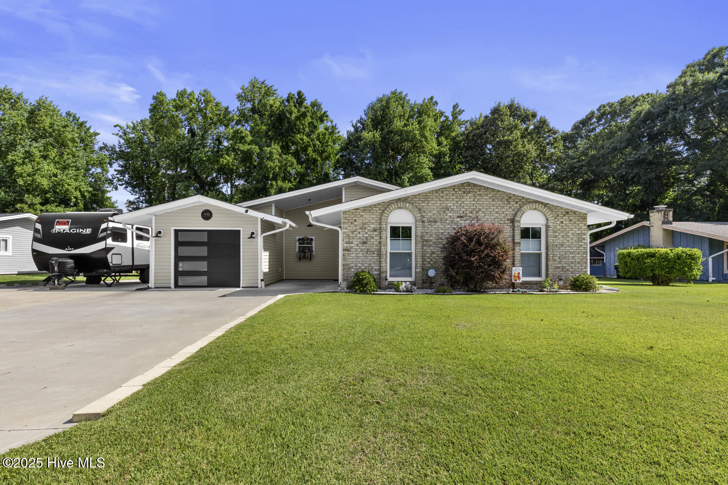 415 Shamrock Drive Property Photo 1