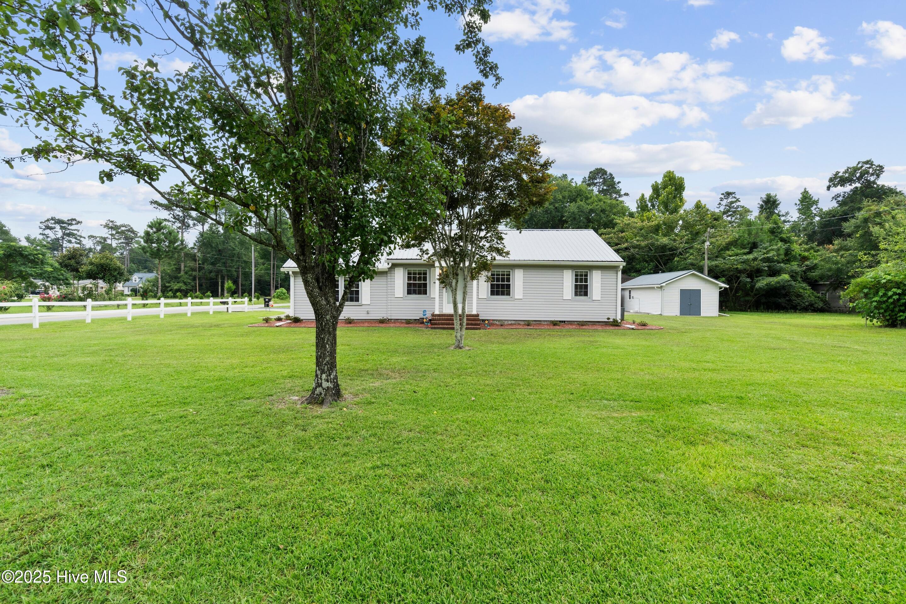 21 Sheridan Drive Property Photo 1