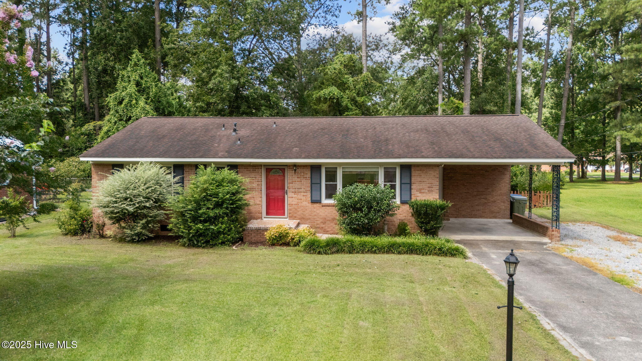 205 Oak Drive Property Photo 1
