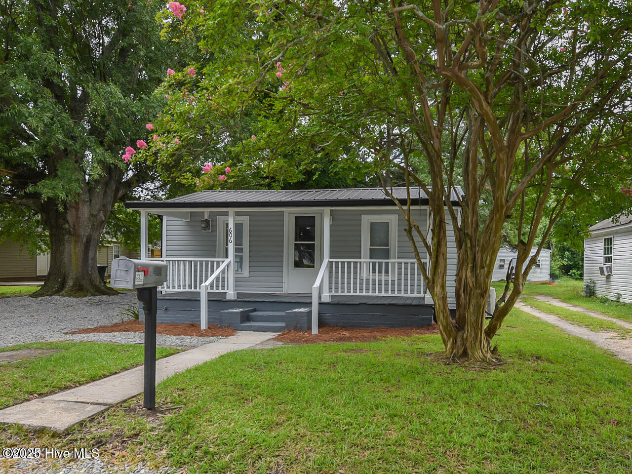 606 Stronach Avenue Property Photo 1
