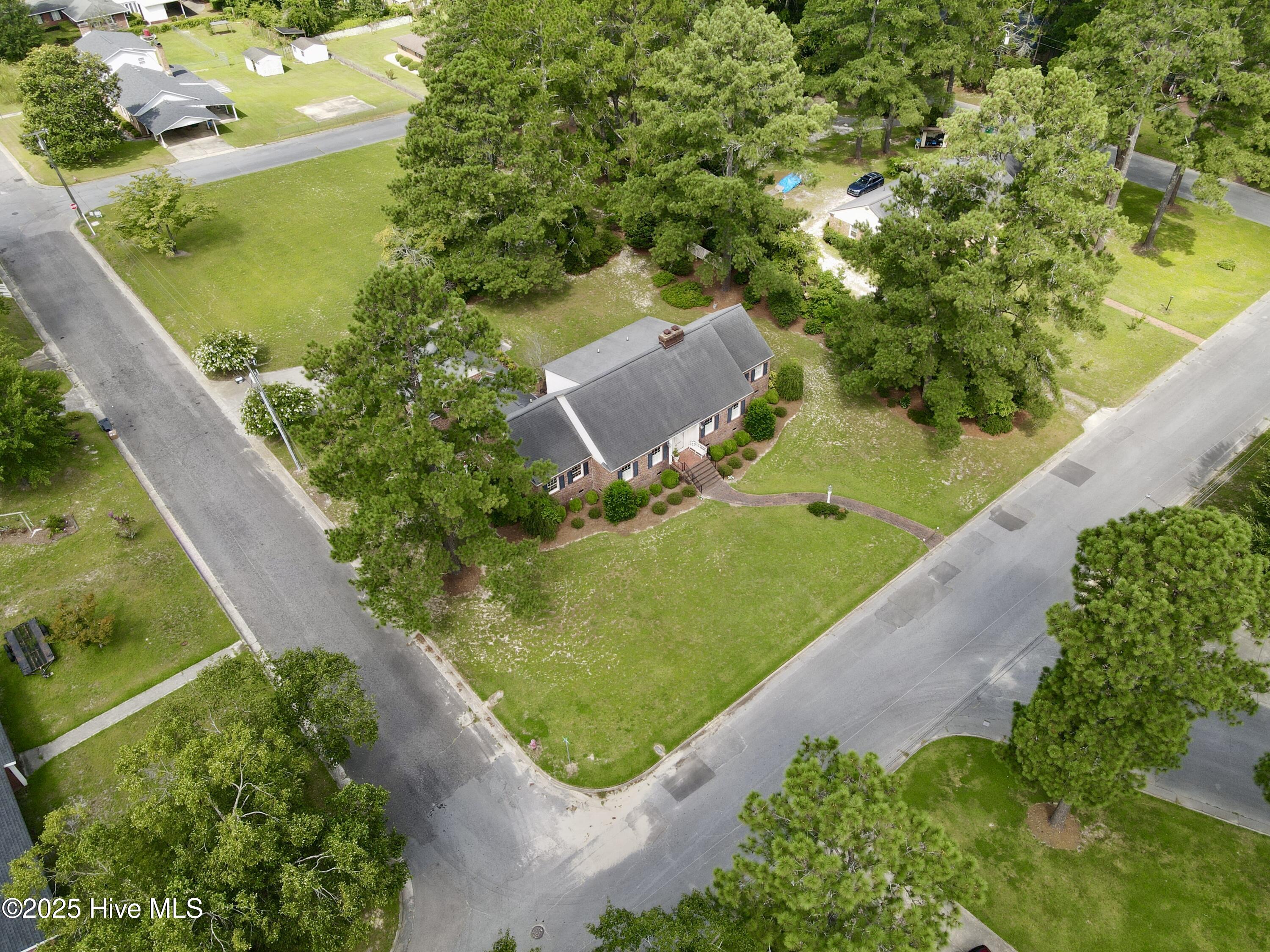901 School Drive Property Photo 1