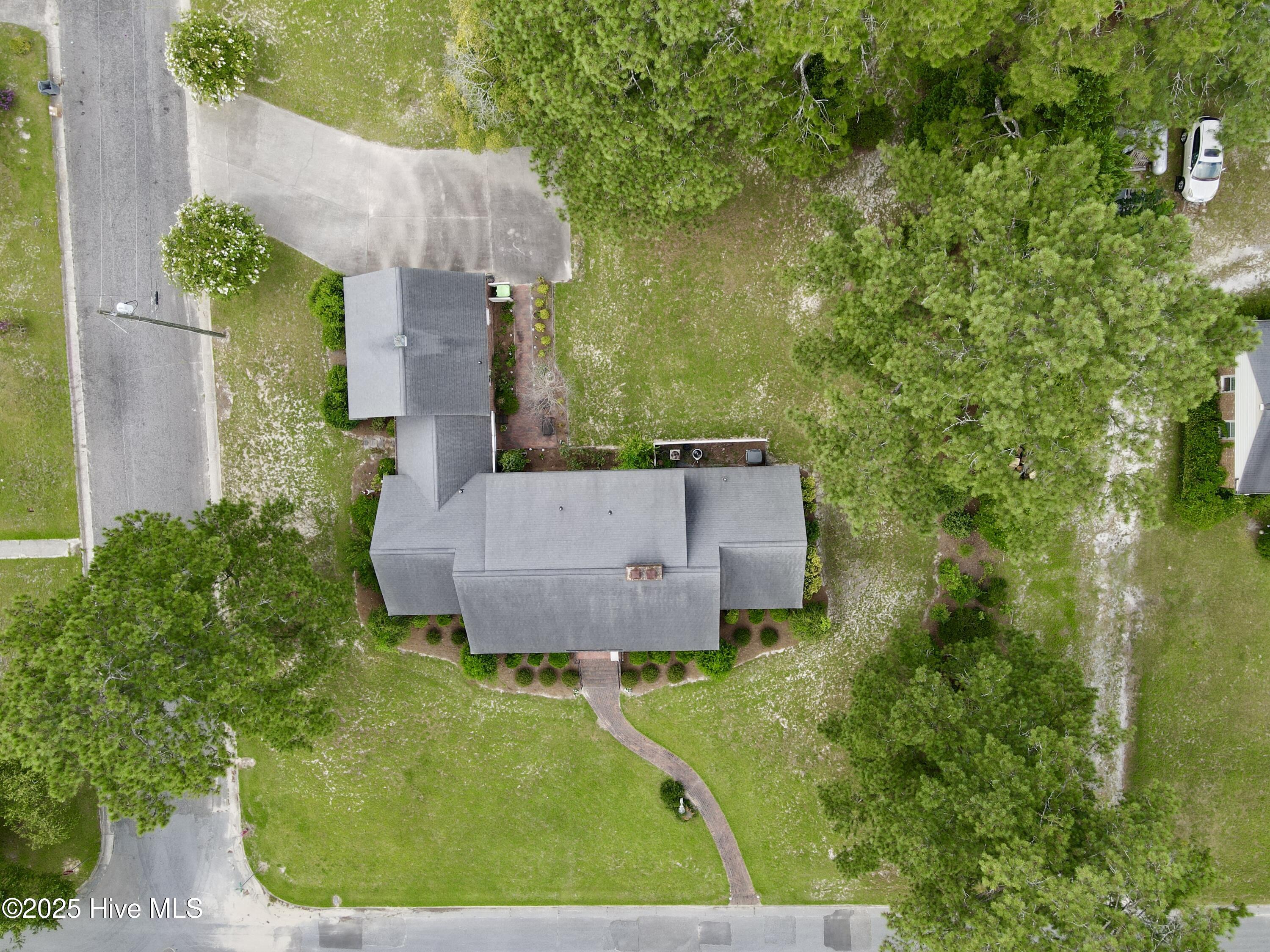 901 School Drive Property Photo 3