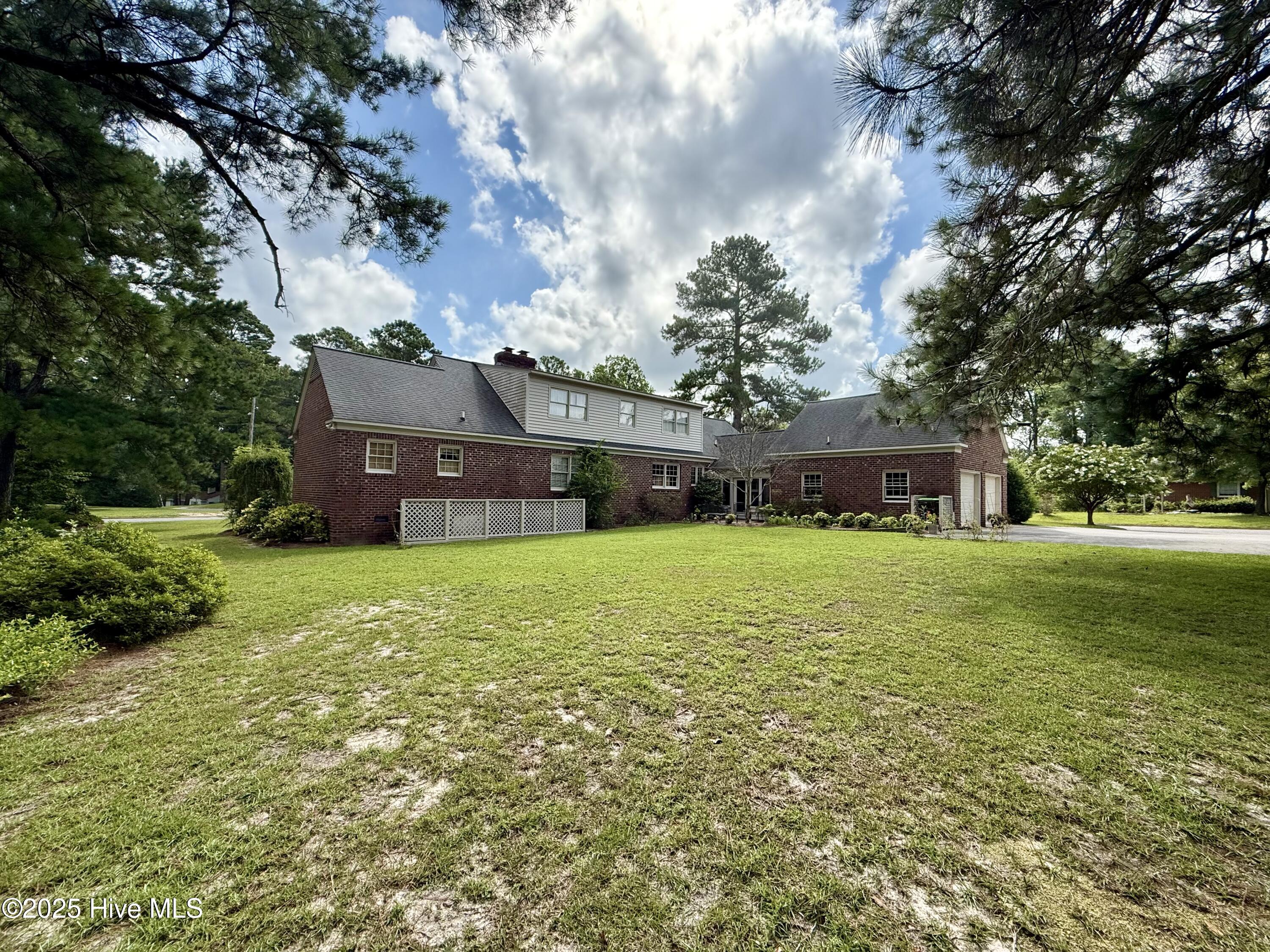 901 School Drive Property Photo 10