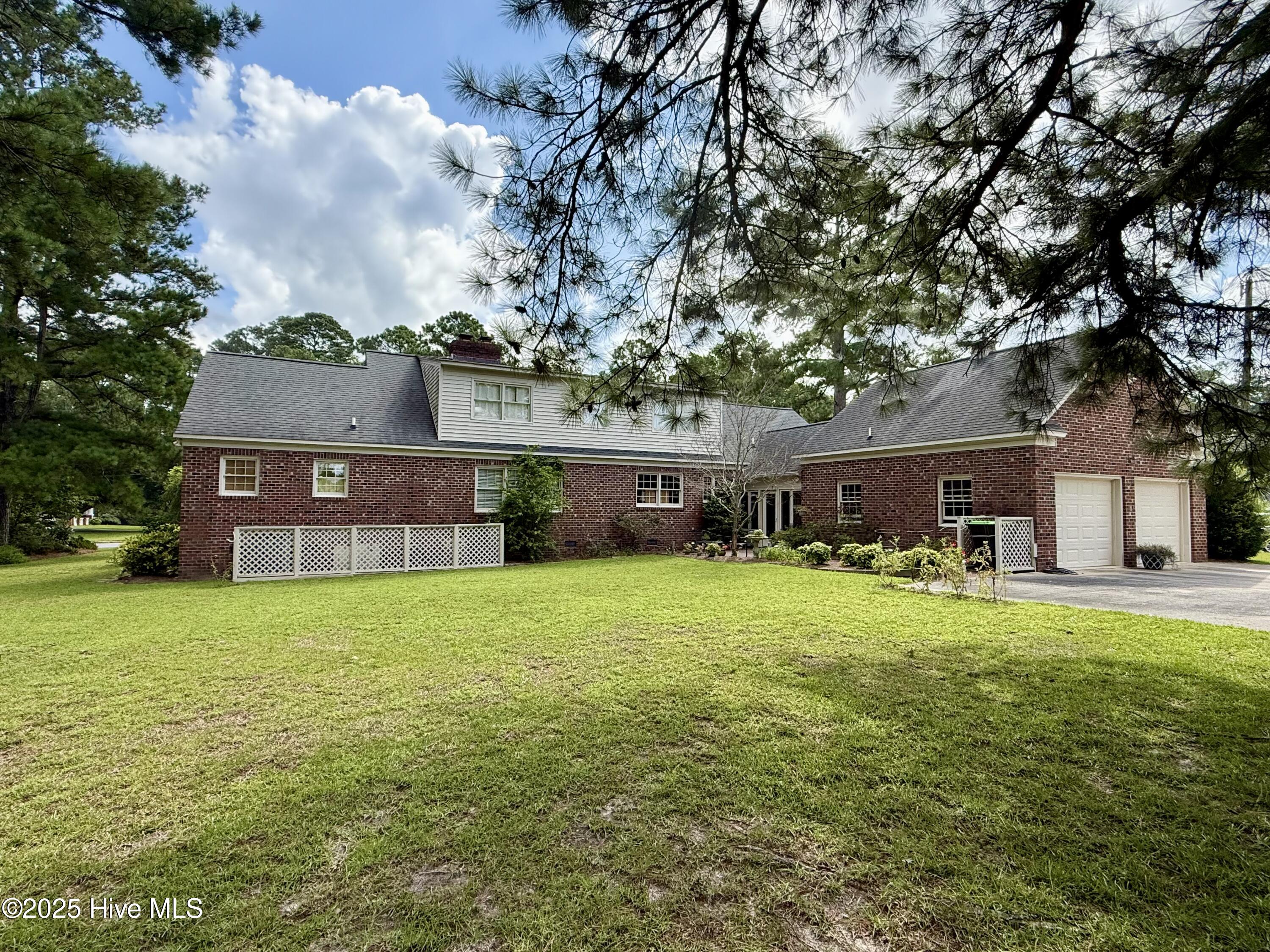 901 School Drive Property Photo 11