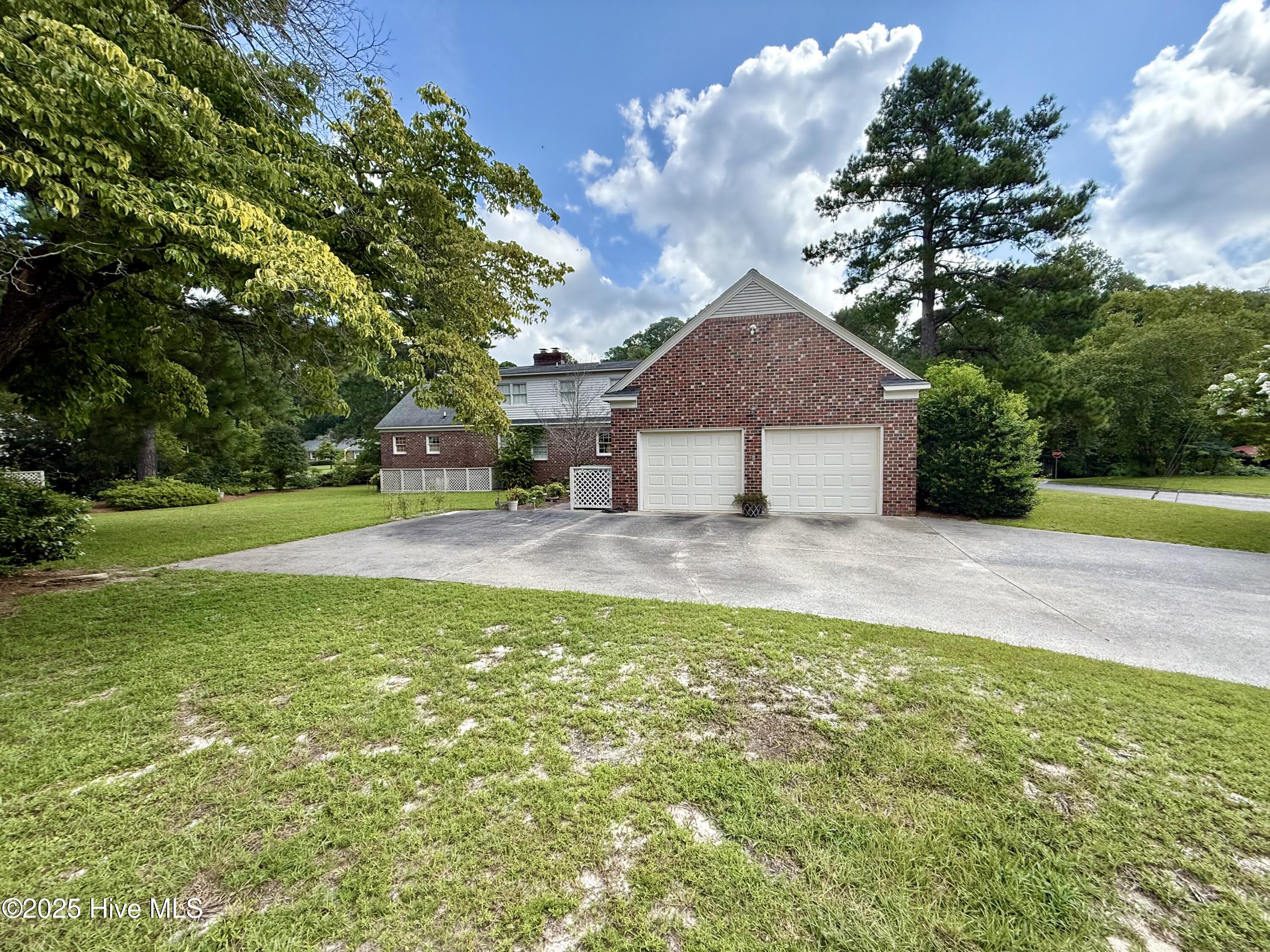 901 School Drive Property Photo 13