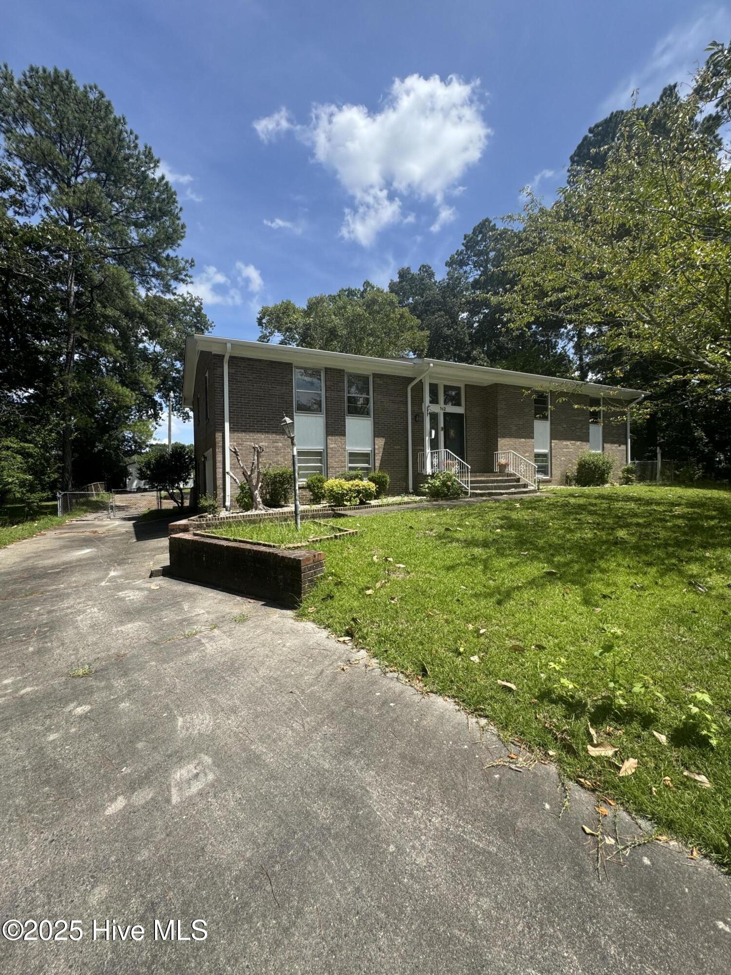 102 Circle Drive Property Photo 1