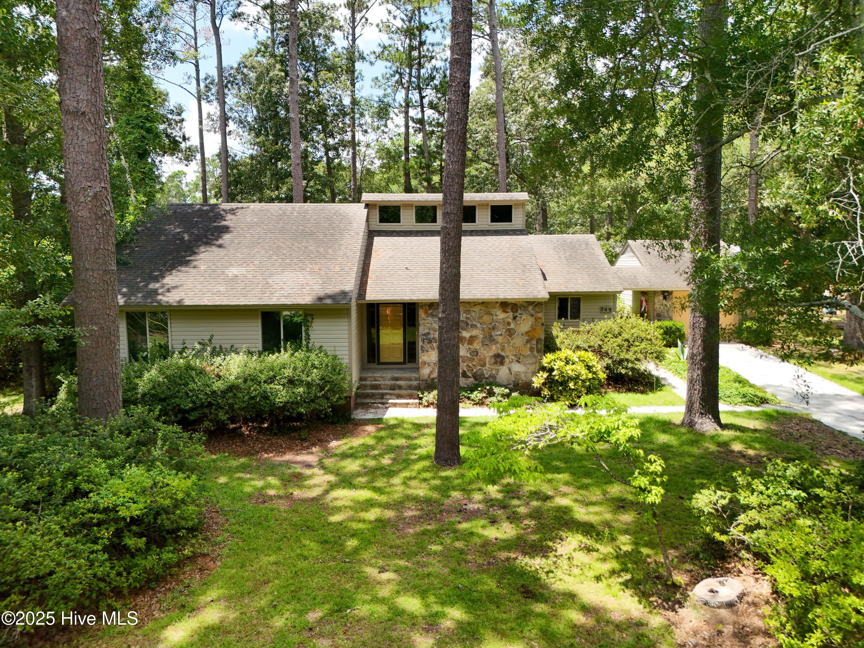 749 River Road Property Photo 1