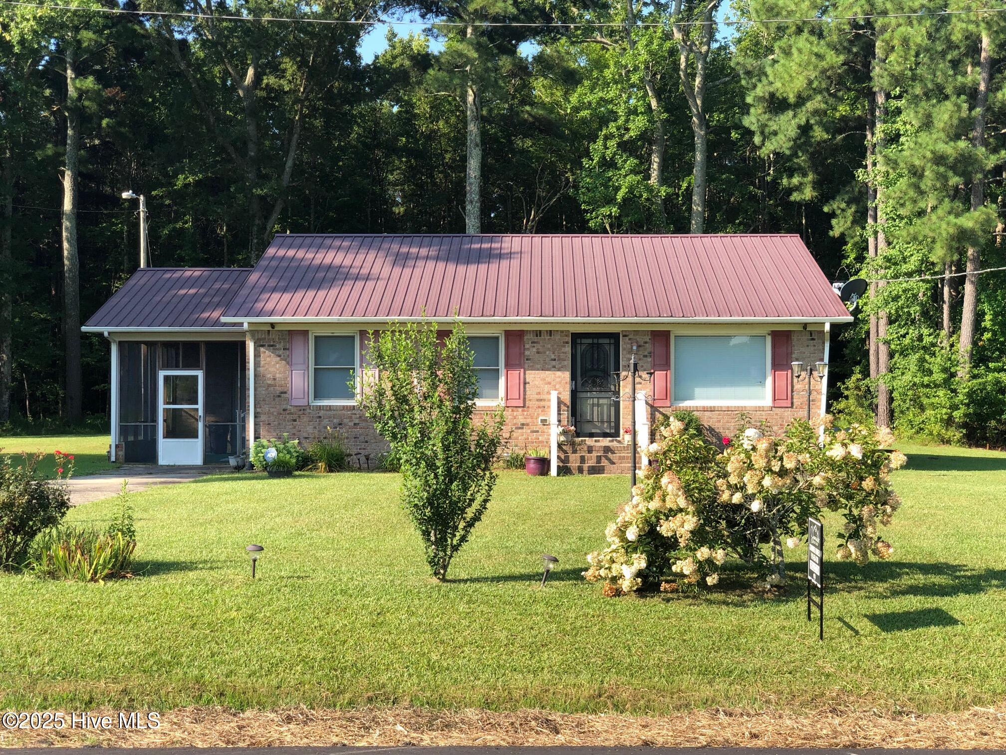 302 Jamestown Road Property Photo 1