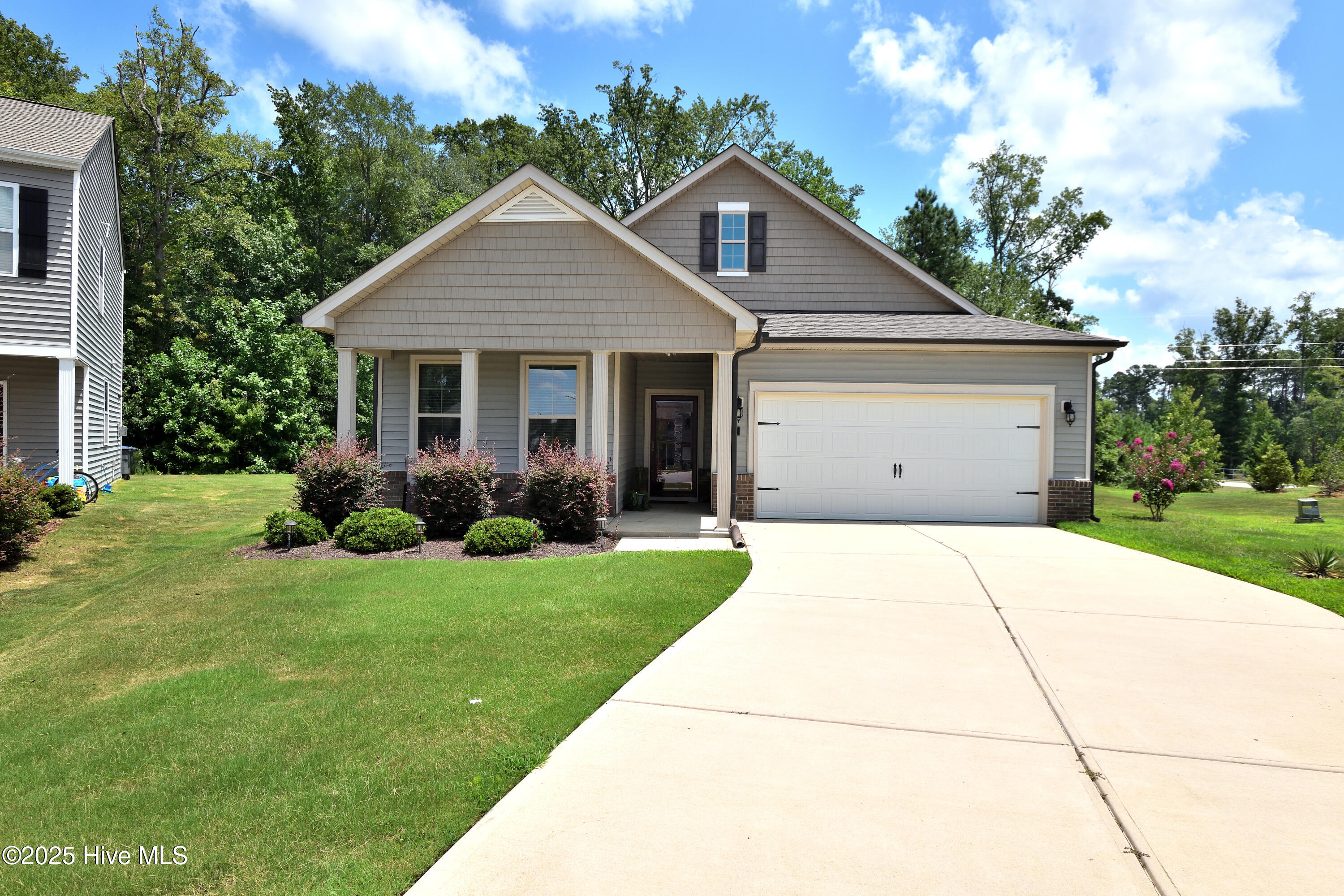 404 Golden Villas Drive Property Photo 1