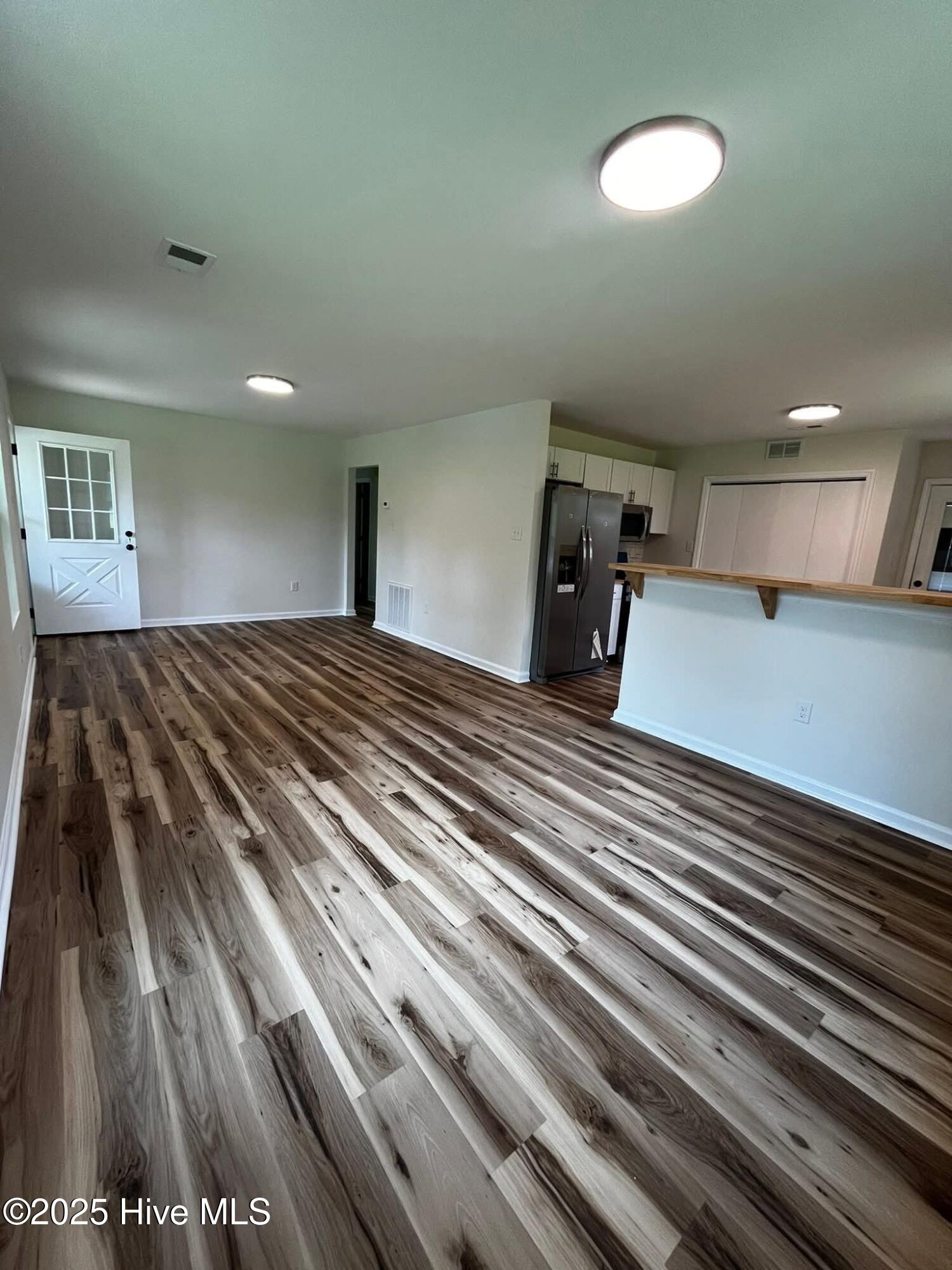 711 Smith Lane Property Photo 3