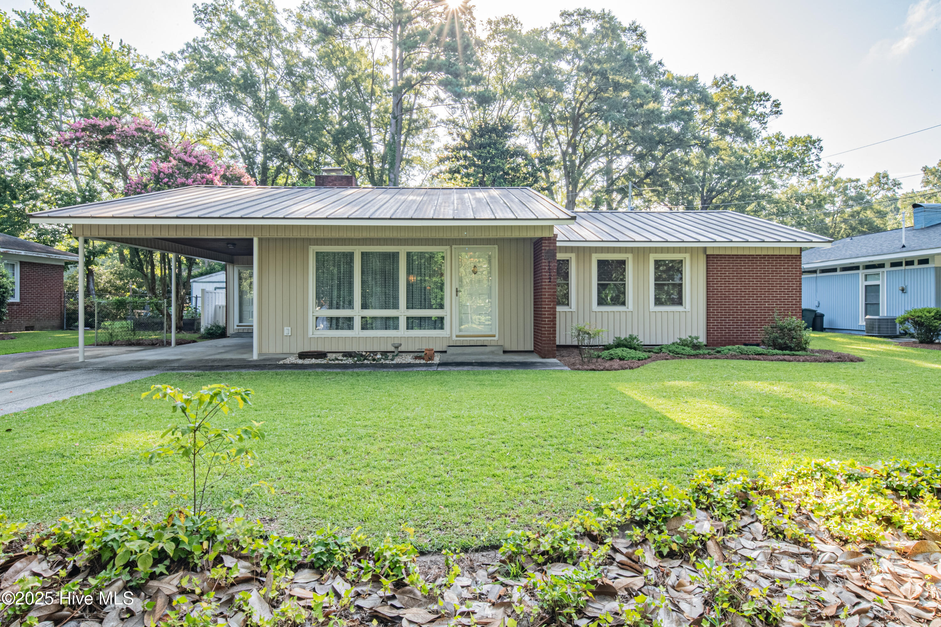 1612 Beaumont Drive Property Photo 1