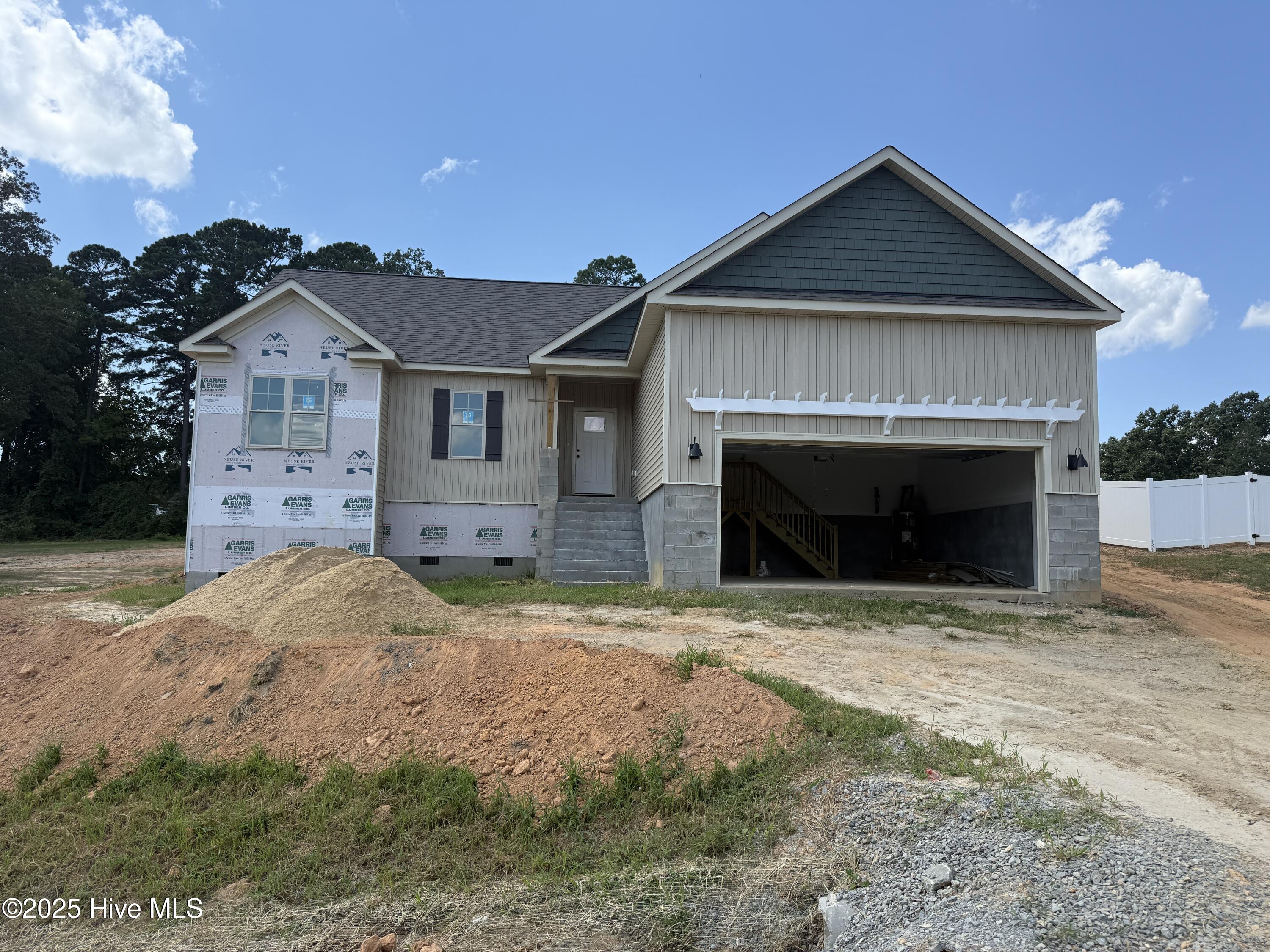 201 Tee Drive Property Photo 1
