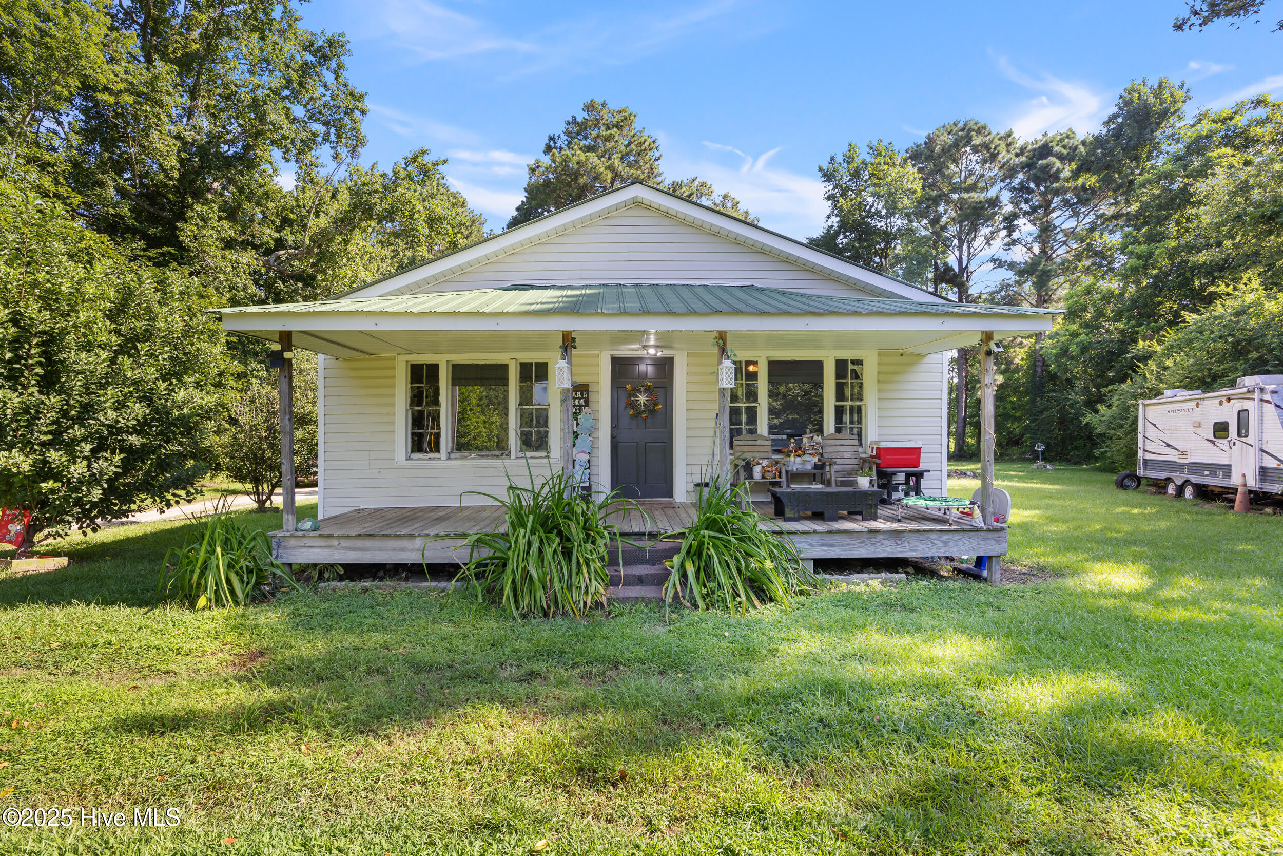 932 W Best Road Property Photo 1