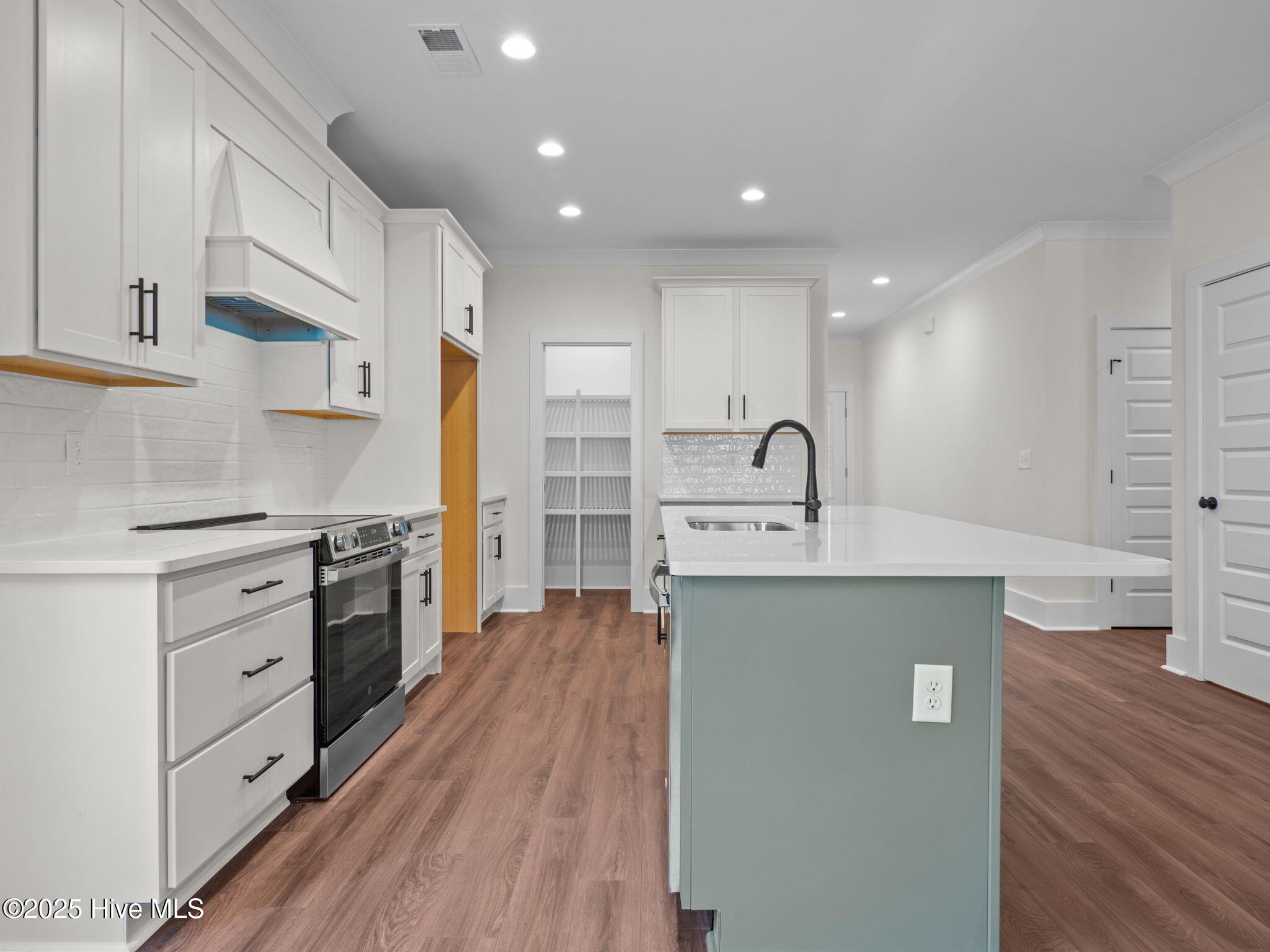 126 Pine View Boulevard Property Photo 4