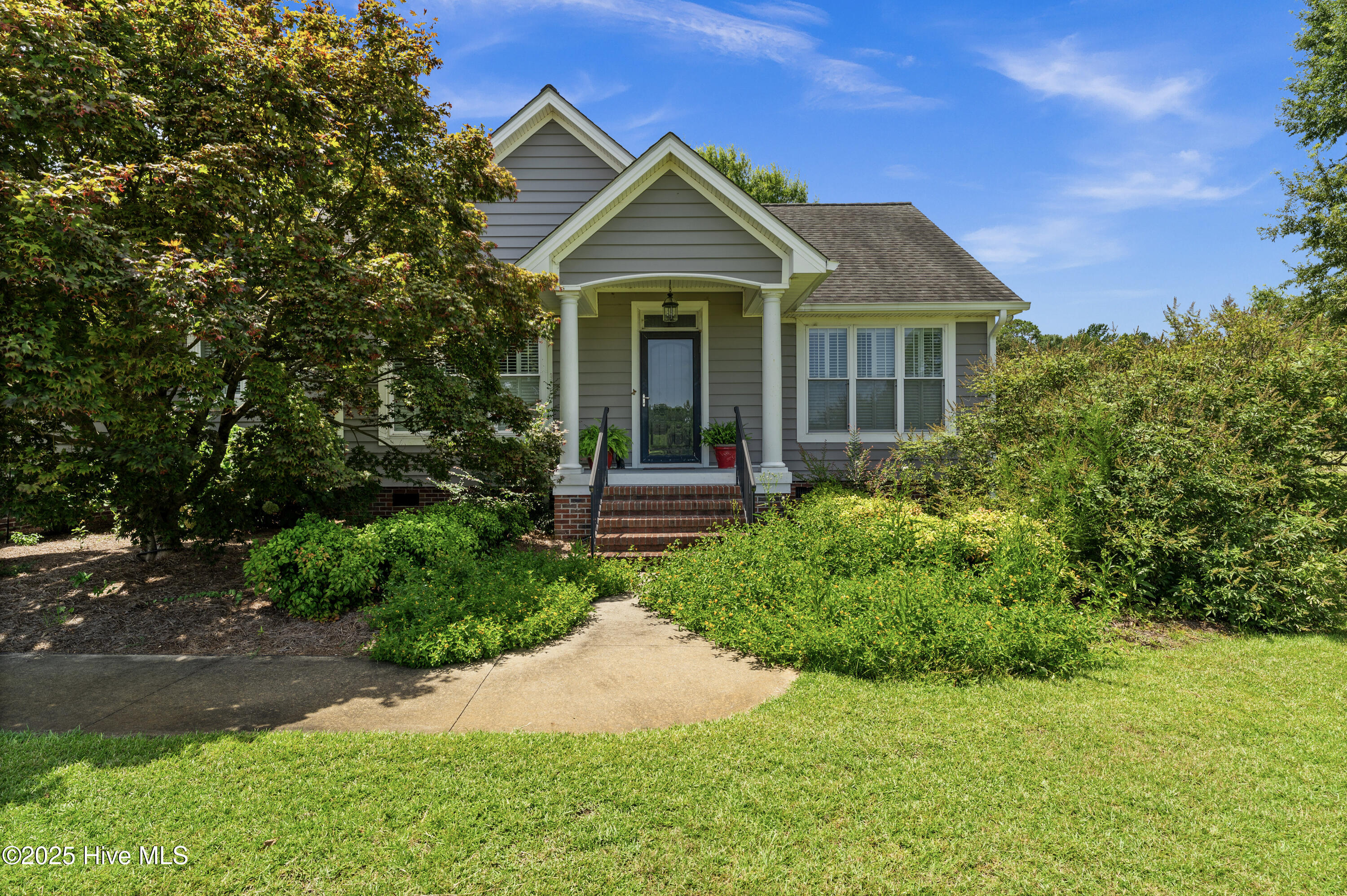 404 Grove Creek Avenue Property Photo 1