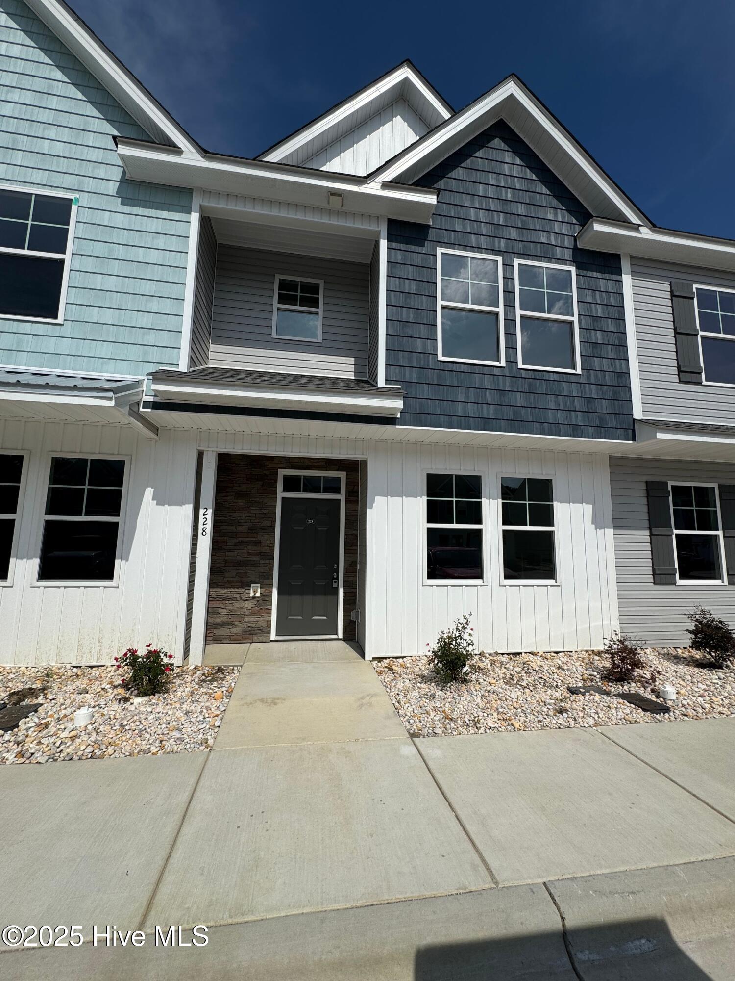 228 Sandy Cove Lane Property Photo 1