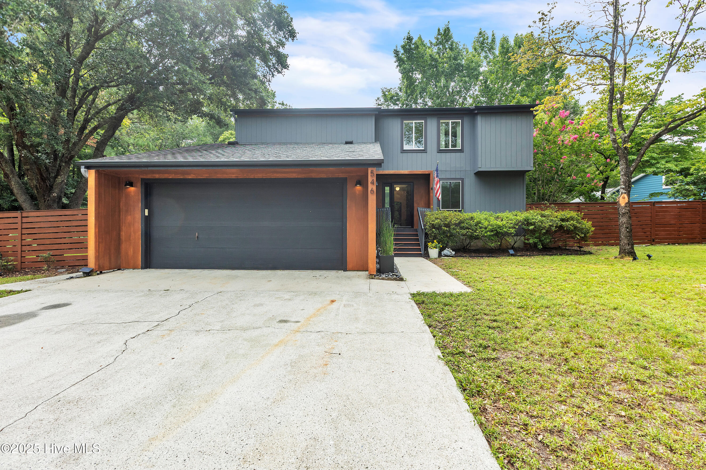 546 Aquarius Drive Property Photo 1